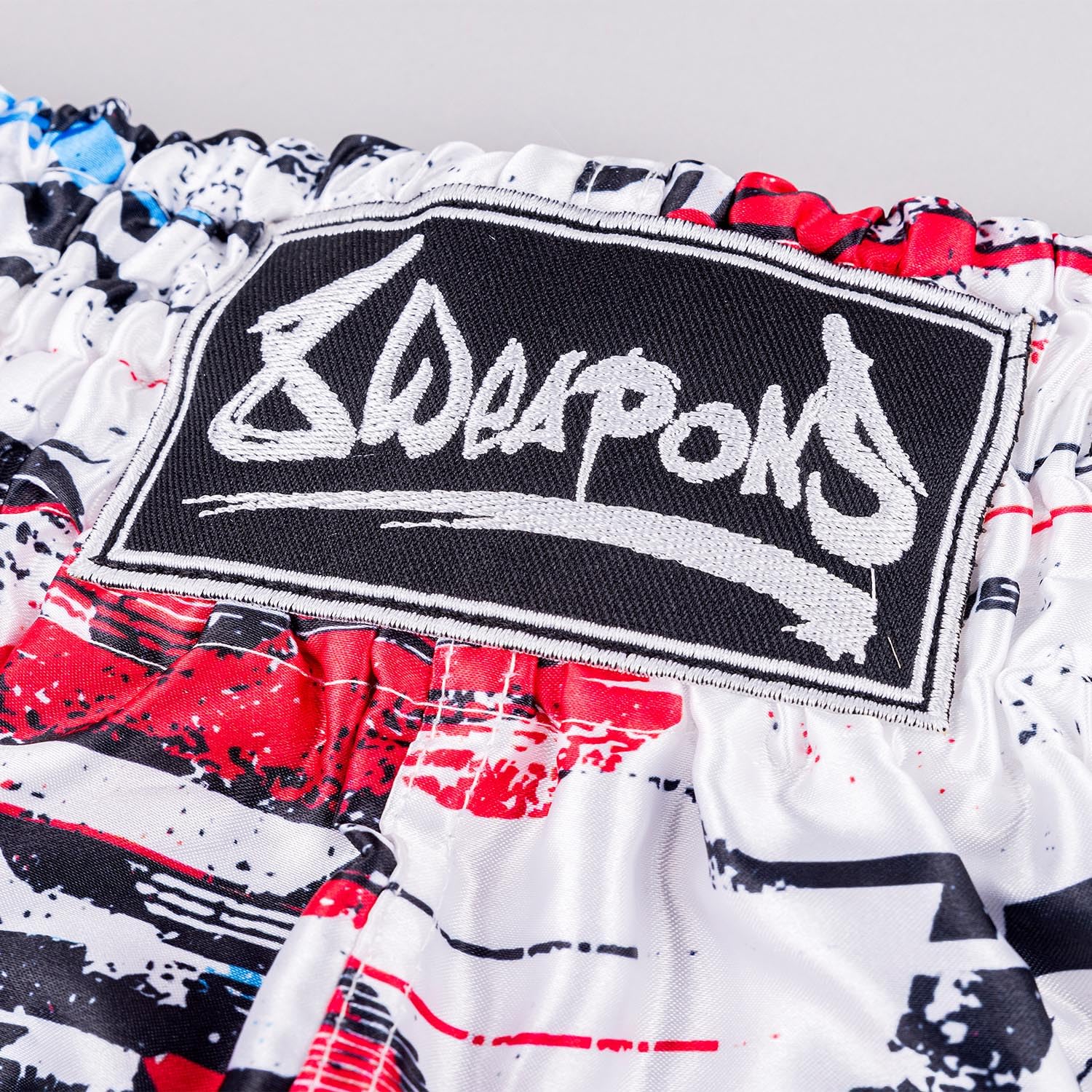 8 WEAPONS Muay Thai Shorts Cut Like a Blade 2.0, bianchi, kickboxing per allenamento e competizione, pantaloncini thaibox in raso, traspiranti, durevoli, per MMA, K1, boxe, thai boxe