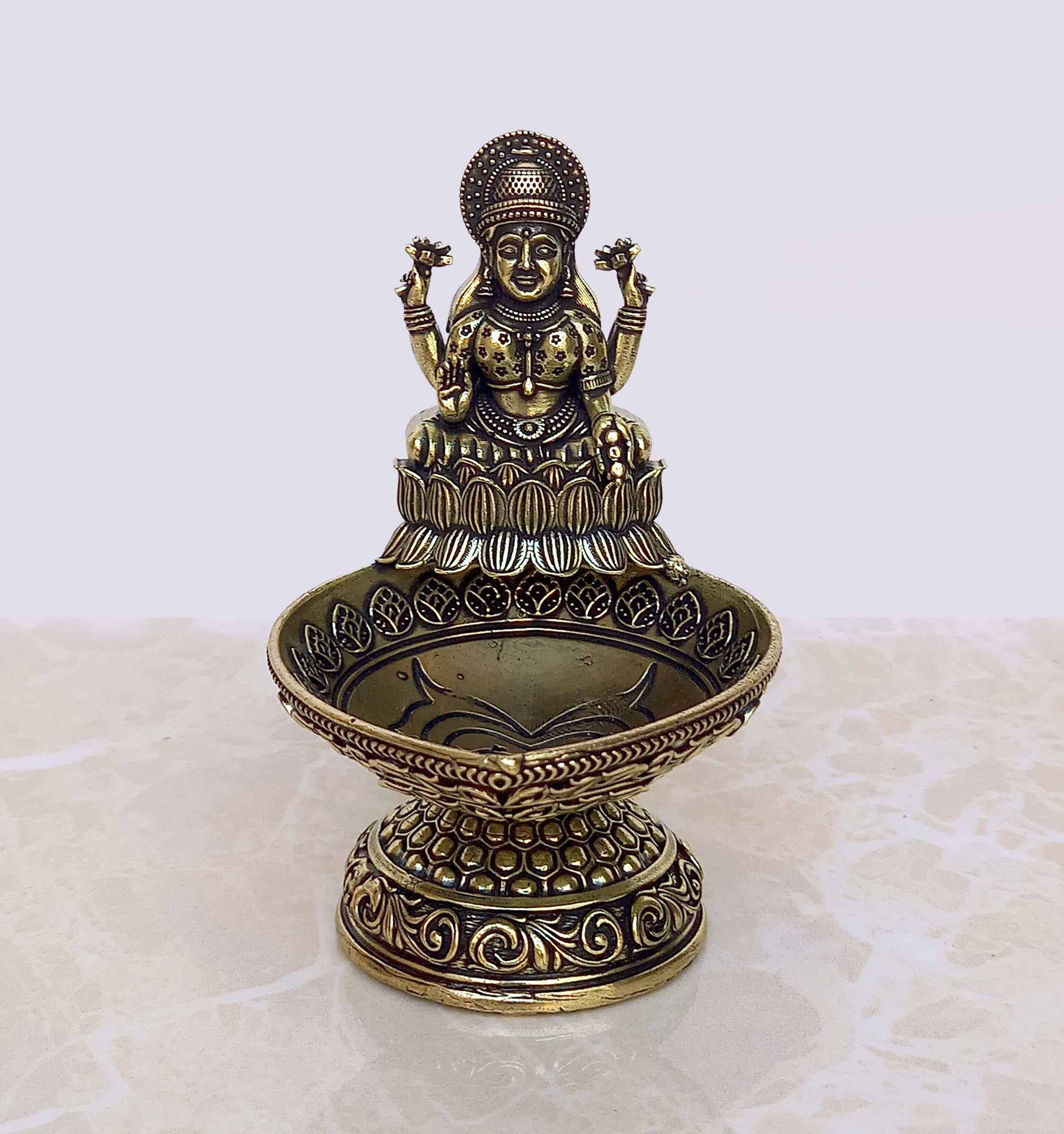 ARTVARKO Statua in ottone Laxmi Murti Lakshmi idolo Luxmi Dea Lakshmi seduta sul loto per decorazione domestica Tempio Puja Mandir 22,9 cm, LAXMI9IN3270