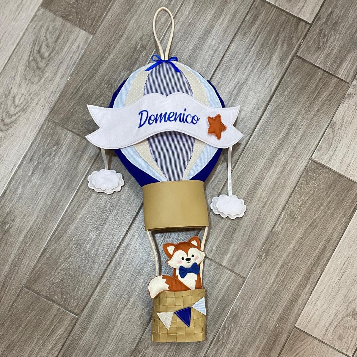 Pri Frog Fiocco Nascita Mongolfiera con Volpino - Coccarda nascita - bimba - bimbo - Nome Personalizzato - Dimensione circa 65 cm di altezza - Handmade - Made in Italy
