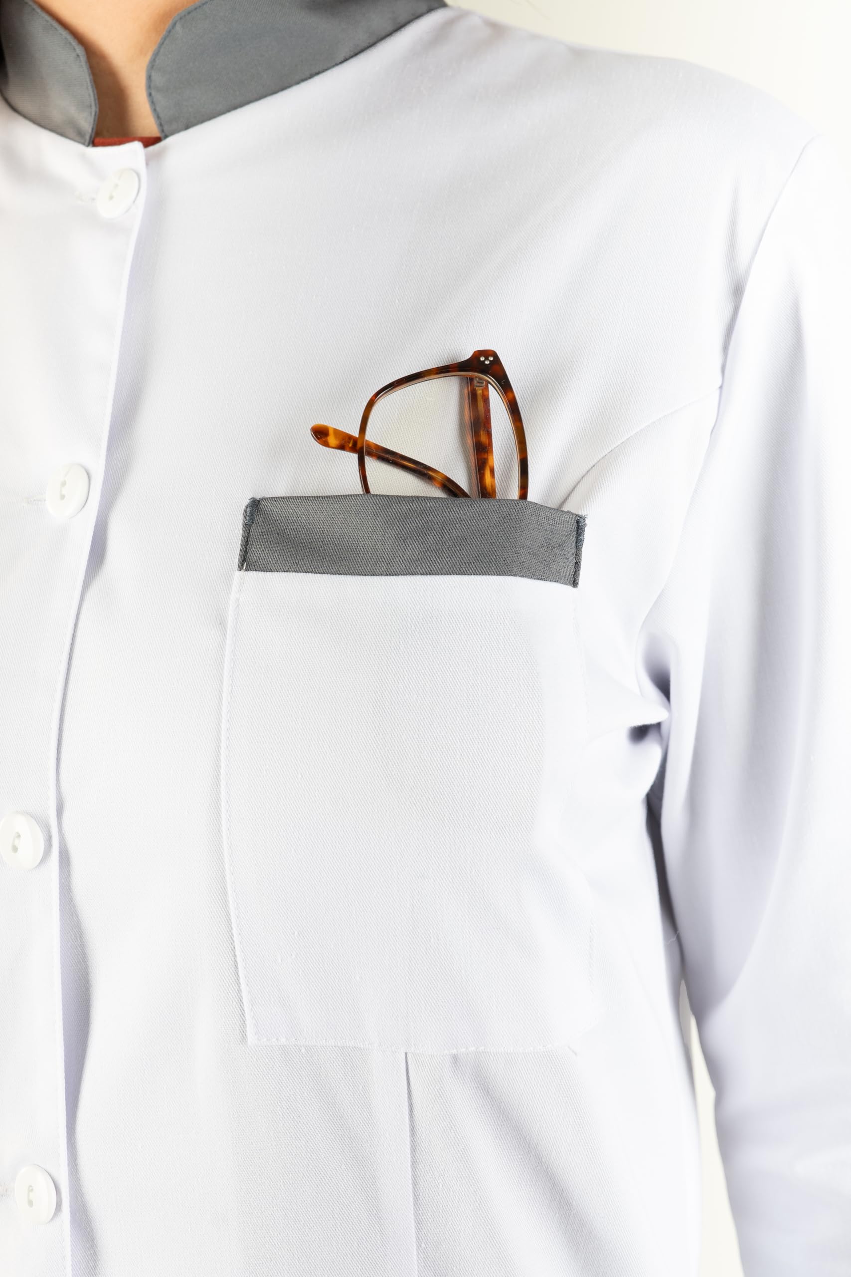 Bata de Laboratorio Mujer, Bata Cuello Mao Manga Larga, Ideal para Farmacia, Óptica, Herbolarios y Clínicas Sanitarias, Fabricado en España
