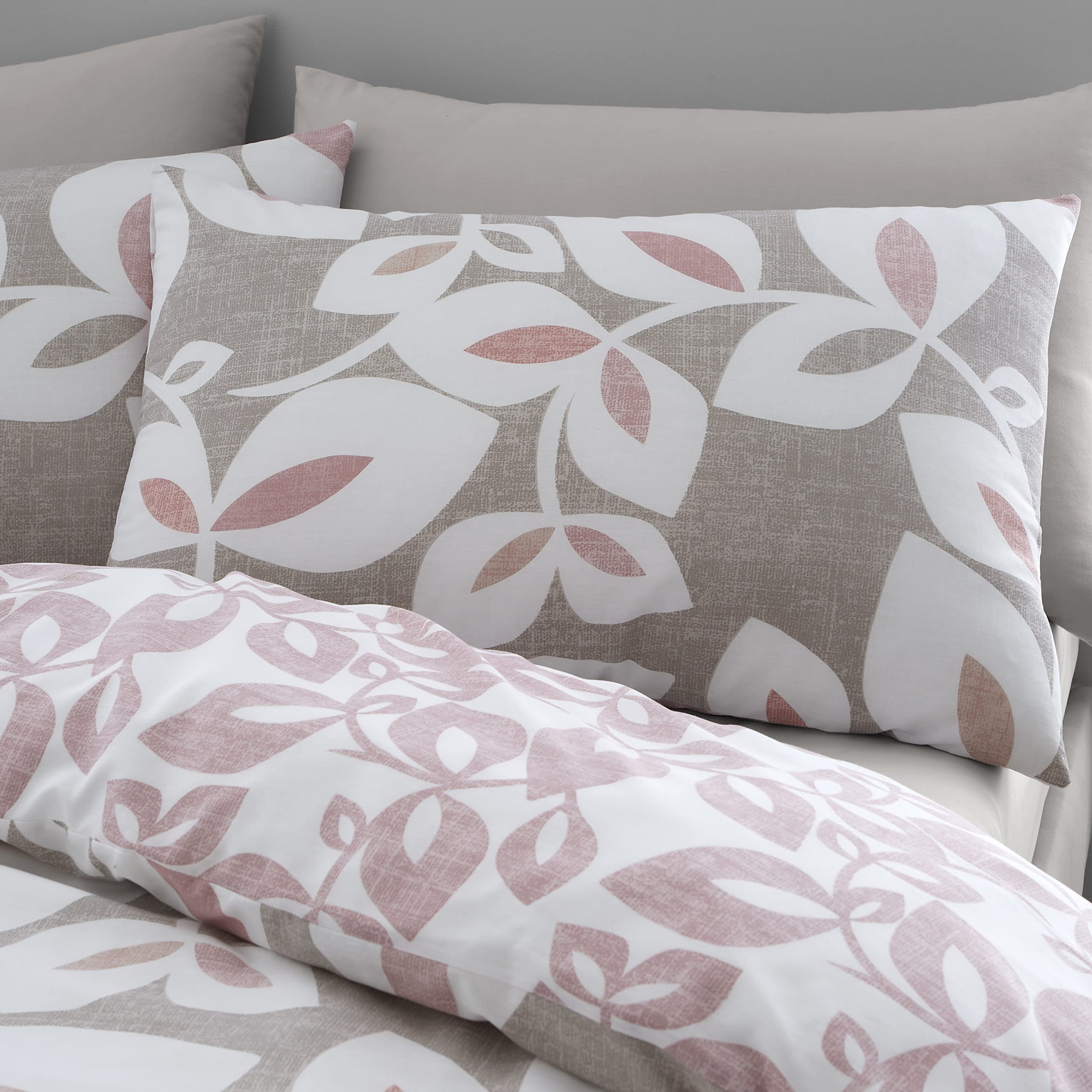 Catherine Lansfield Inga Leaf Blush Duvet Cover + Pillowcase for Bed 150 cm - 240 x 220 + 2 (50 x 85), Pink, 240 x 220 cm - Image 2