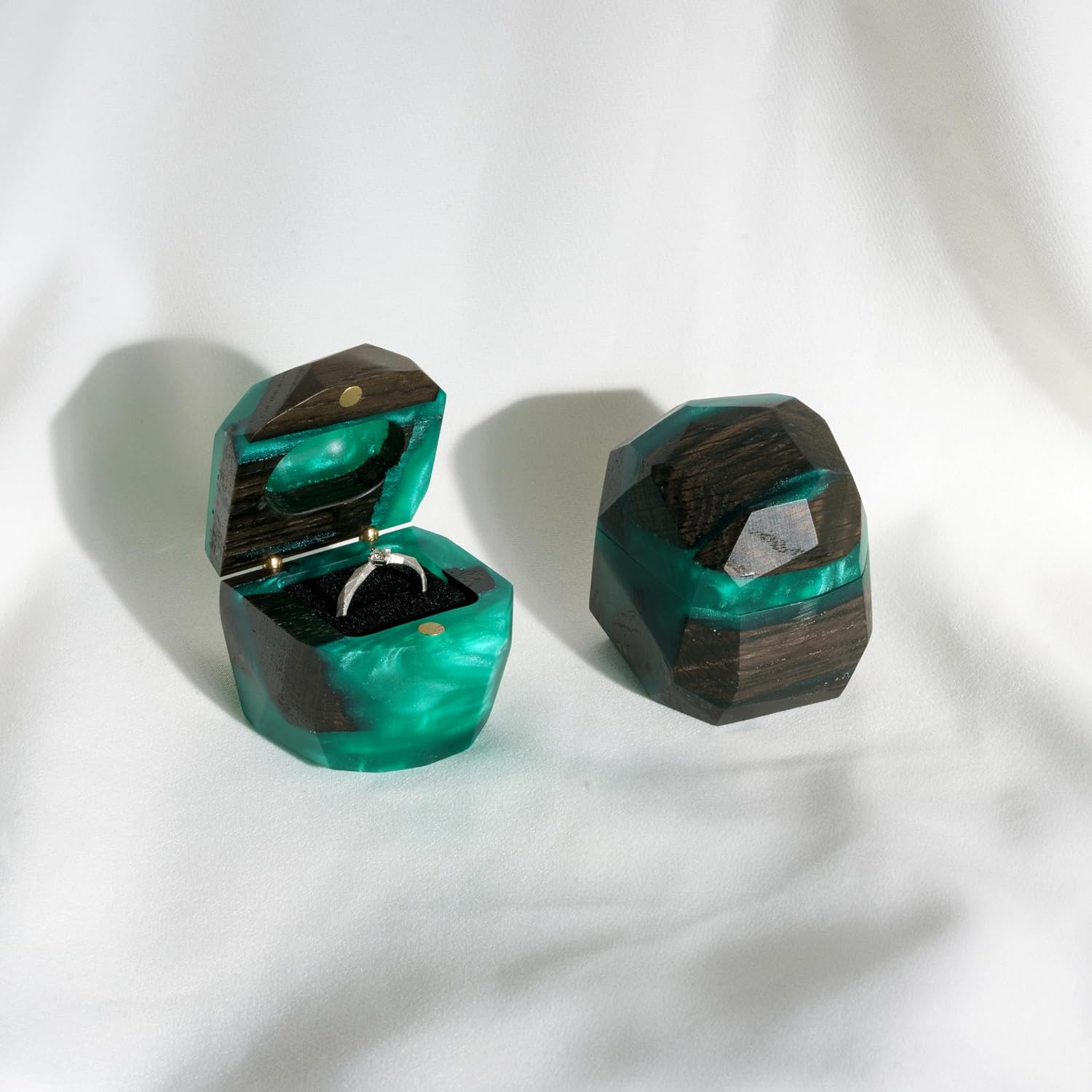 RWA Emerald Green Resin Wooden Ring Box, One-of-a-Kind Engagement & Proposal Ring Holder for Wedding, Anniversary & Valentine’s Day Gift - METEORITE