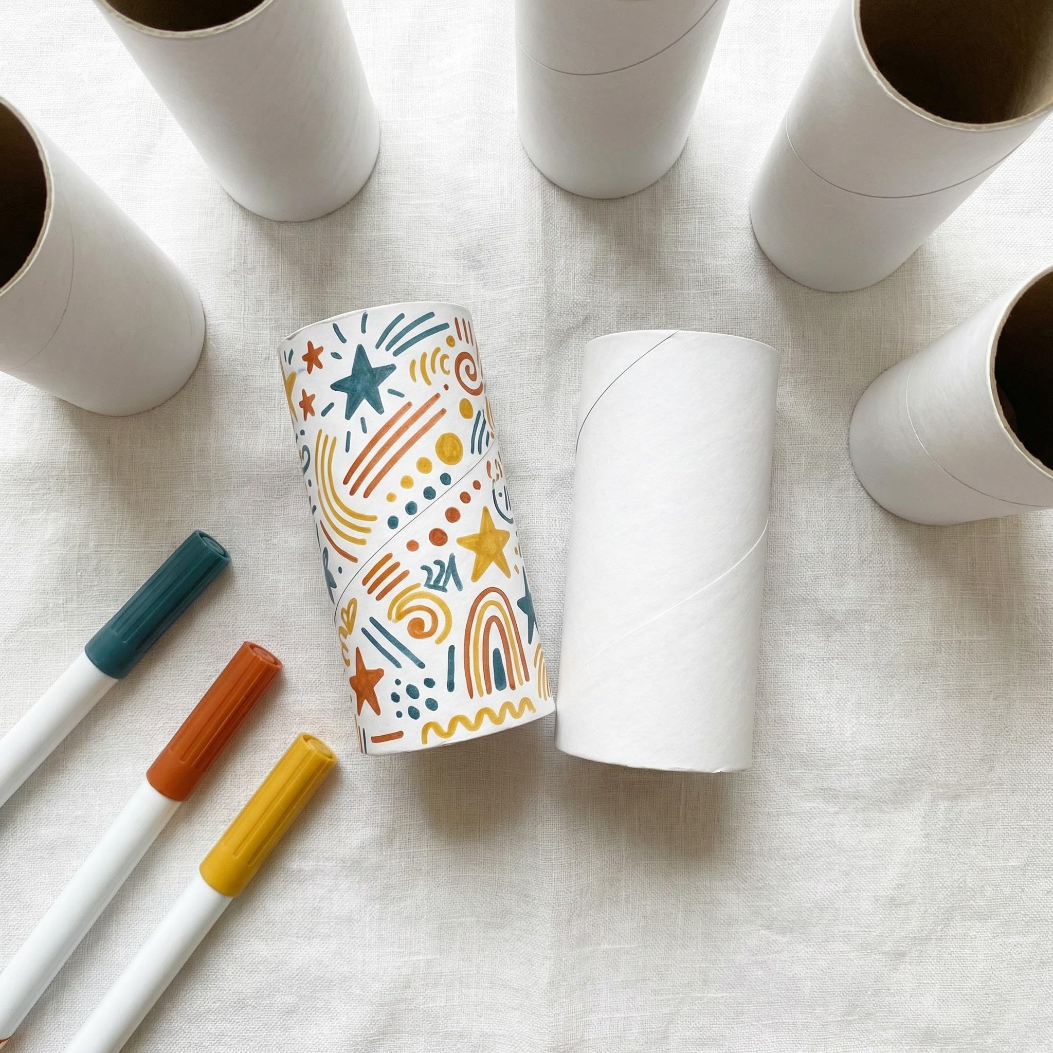 Hoement 40 Unidades Papel Kraft Blanco para Manualidades Creativas en Aula, Cilindro Redondo Versátil para Proyectos DIY y Estudiantes, Adecuado para Interiores