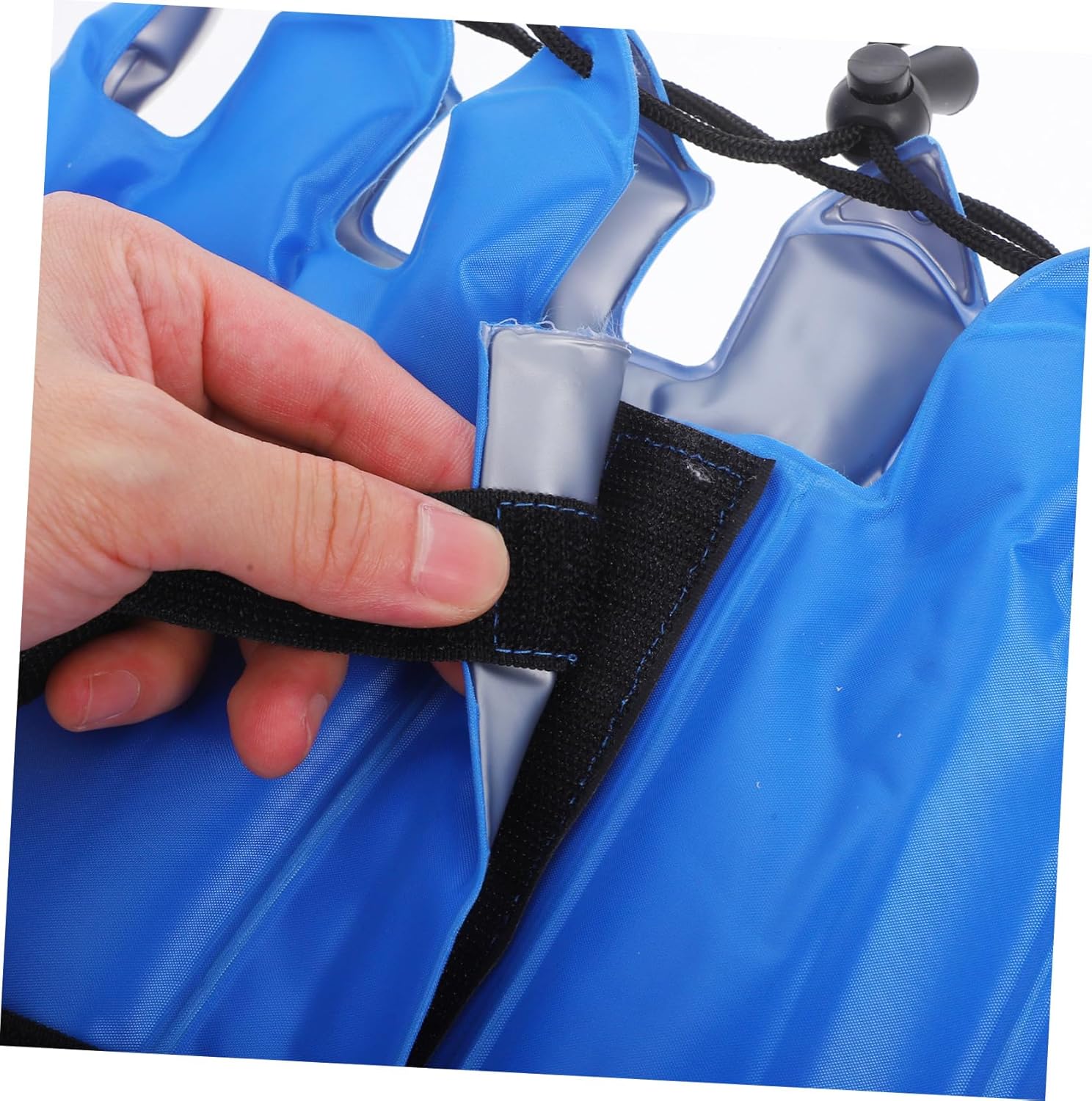 Portable Ice Cube Storage Bags for Freezer Insulated Gel Ice Maker Bags for Chefs Leak Design for Outdoor Travel Convenient Carry Strap for Easy Use