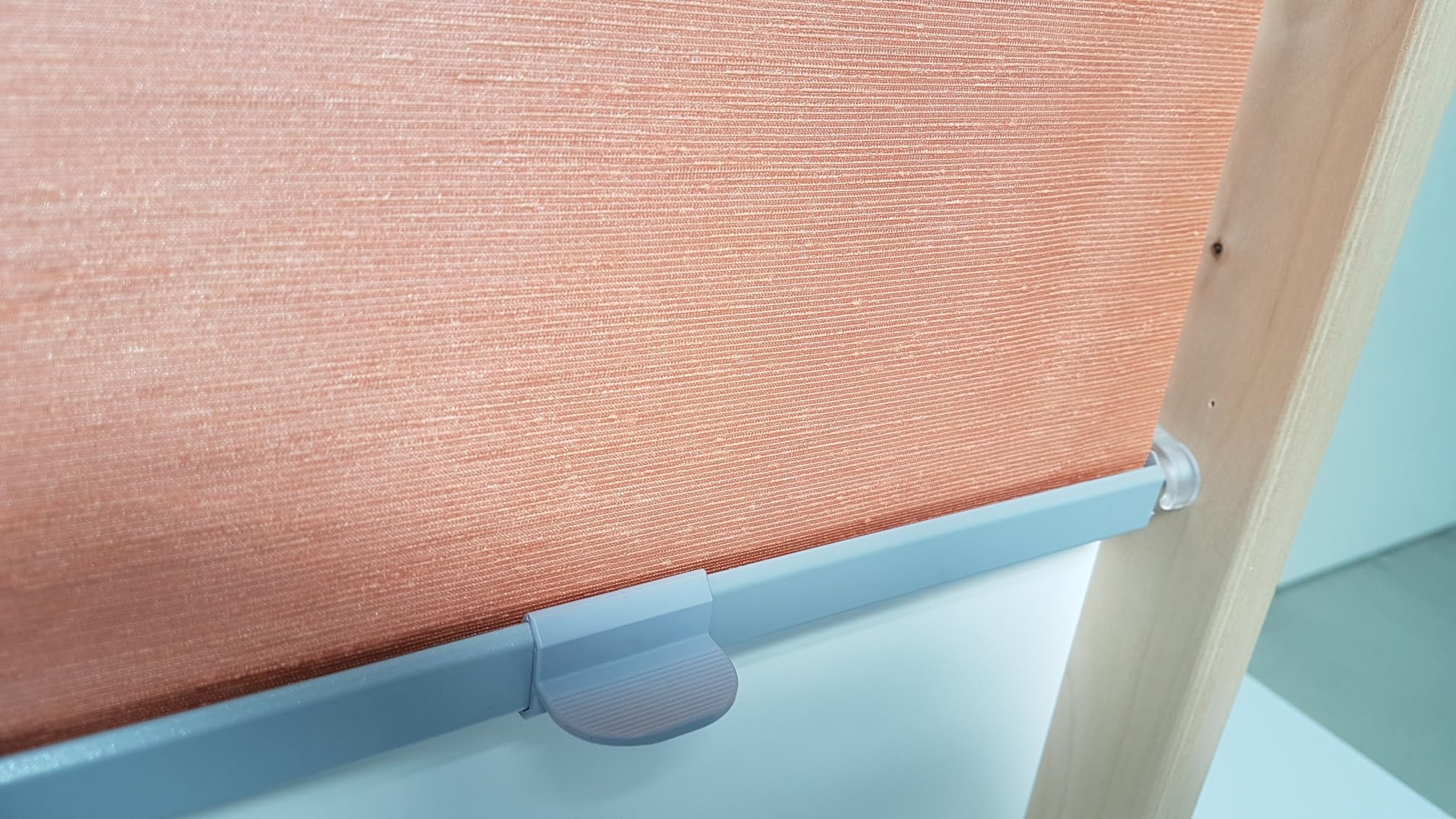 Sonnenschutz Rollo für Roto Dachfenster mit Haltekrallen, auf Maß | Thermorollo, Sichtschutz, Abdunkelung