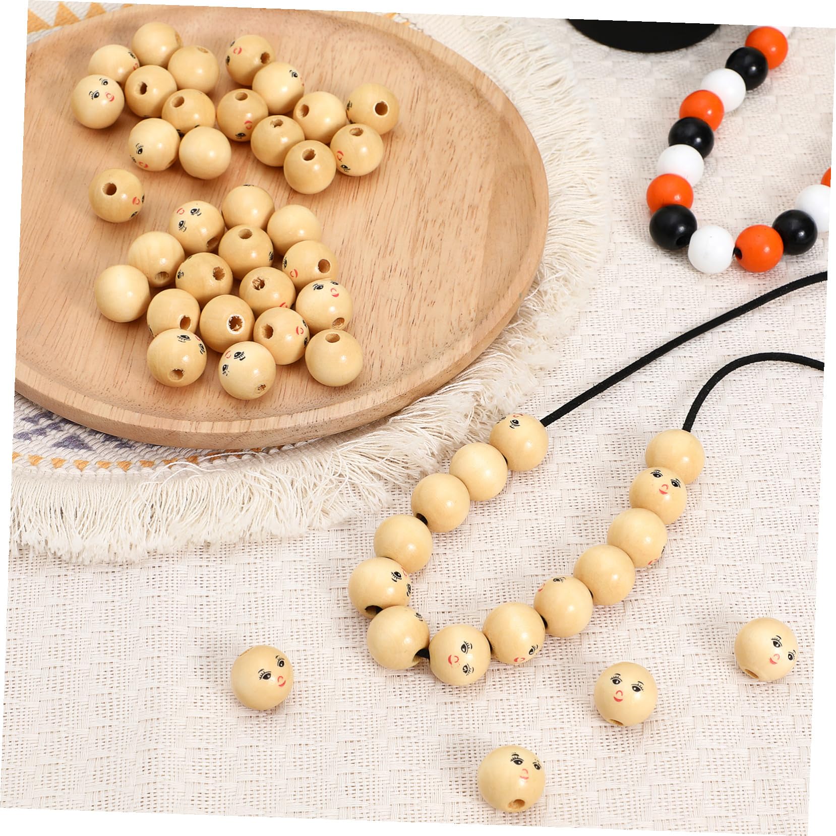 50 piezas Cuentas Redondas Madera Natural Caras Sonrientes con Agujero para Pulseras Collares Manualidades DIY