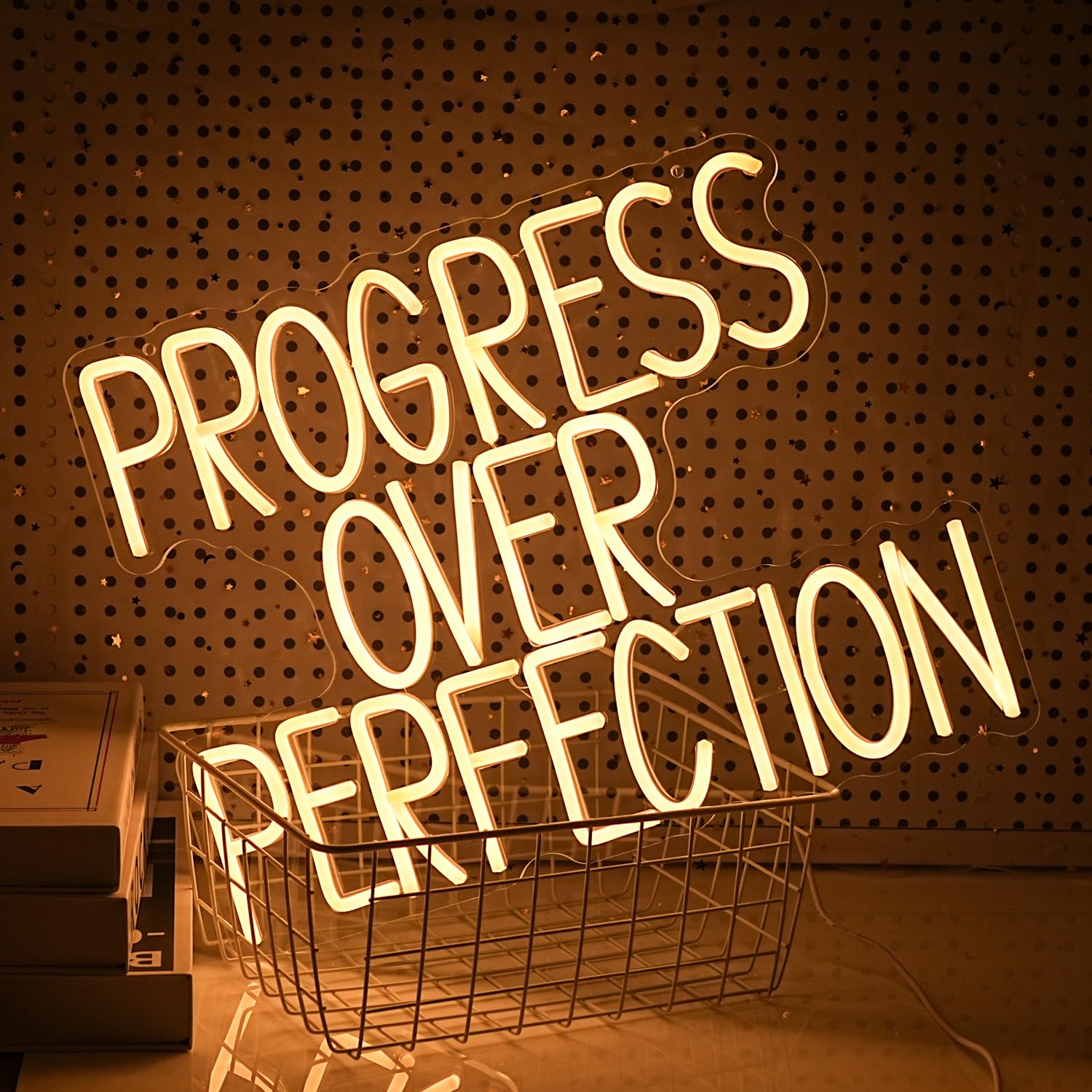 Neonowy znak "Progress Over Perfection" do dekoracji ścian, możliwość przyciemniania, ciepłe białe słowa, LED, zasilany przez USB, litery, neonowe światło do klasy, sypialni, biblioteki, gabinetu (40