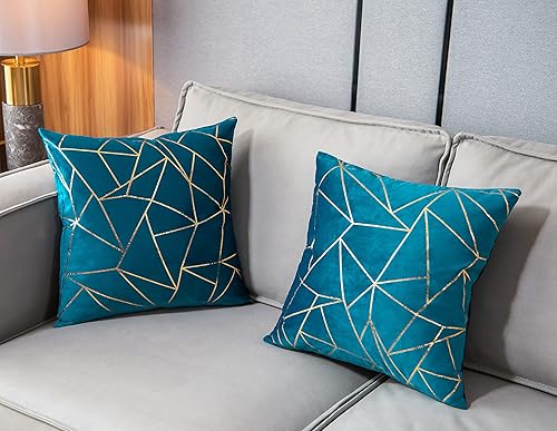 Miniatura 3 de YONGLIU Fundas decorativas de terciopelo para cojines (2 unidades), ultra suaves ideales para Navidad, sofá, dormitorio, automóvil
