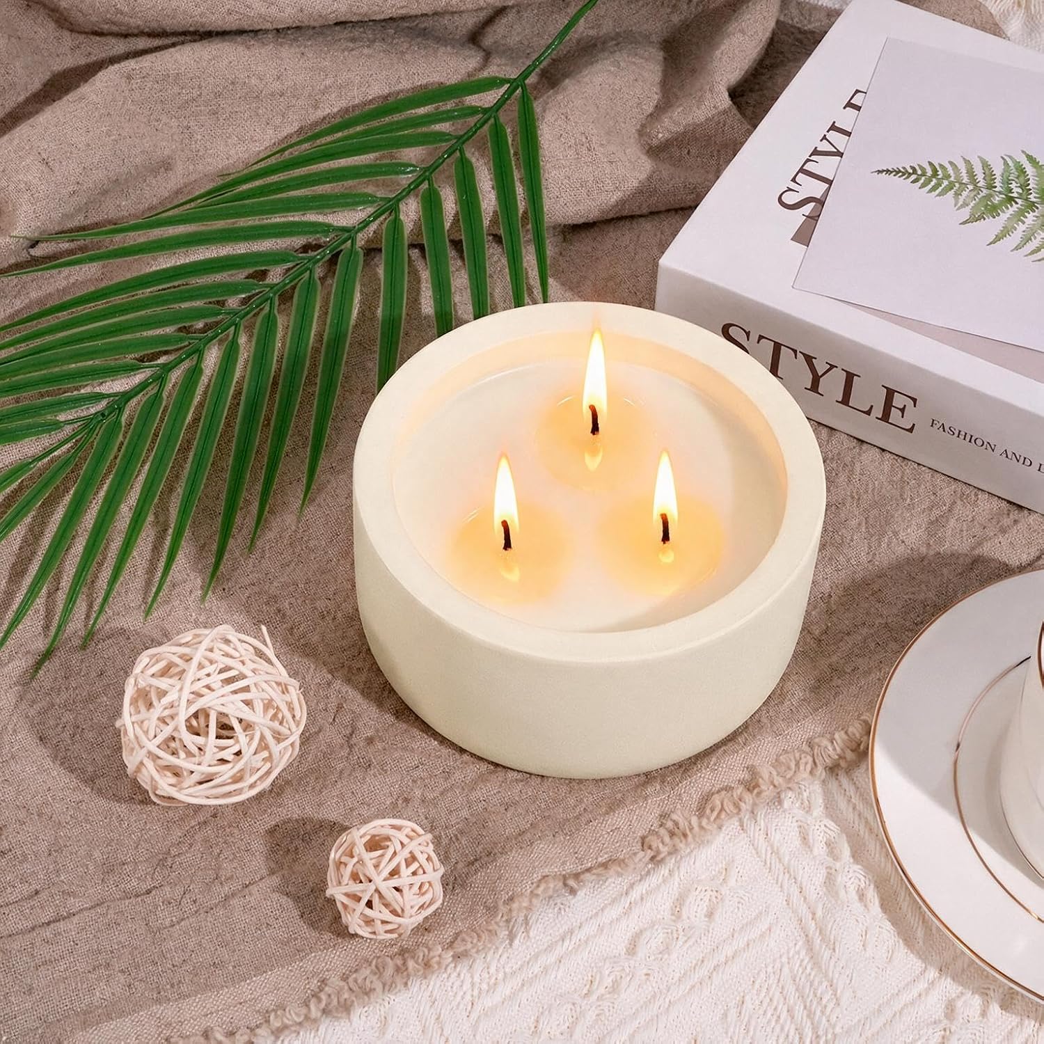 Viyffo 20oz Large Scented Candle – Vanilla Dreamscape, 3 Wick Non Toxic Soy Candle, Ivory White Ceramic Jar, Luxury Home Fragrance, Elegant Room Décor & Premium Birthday Gift