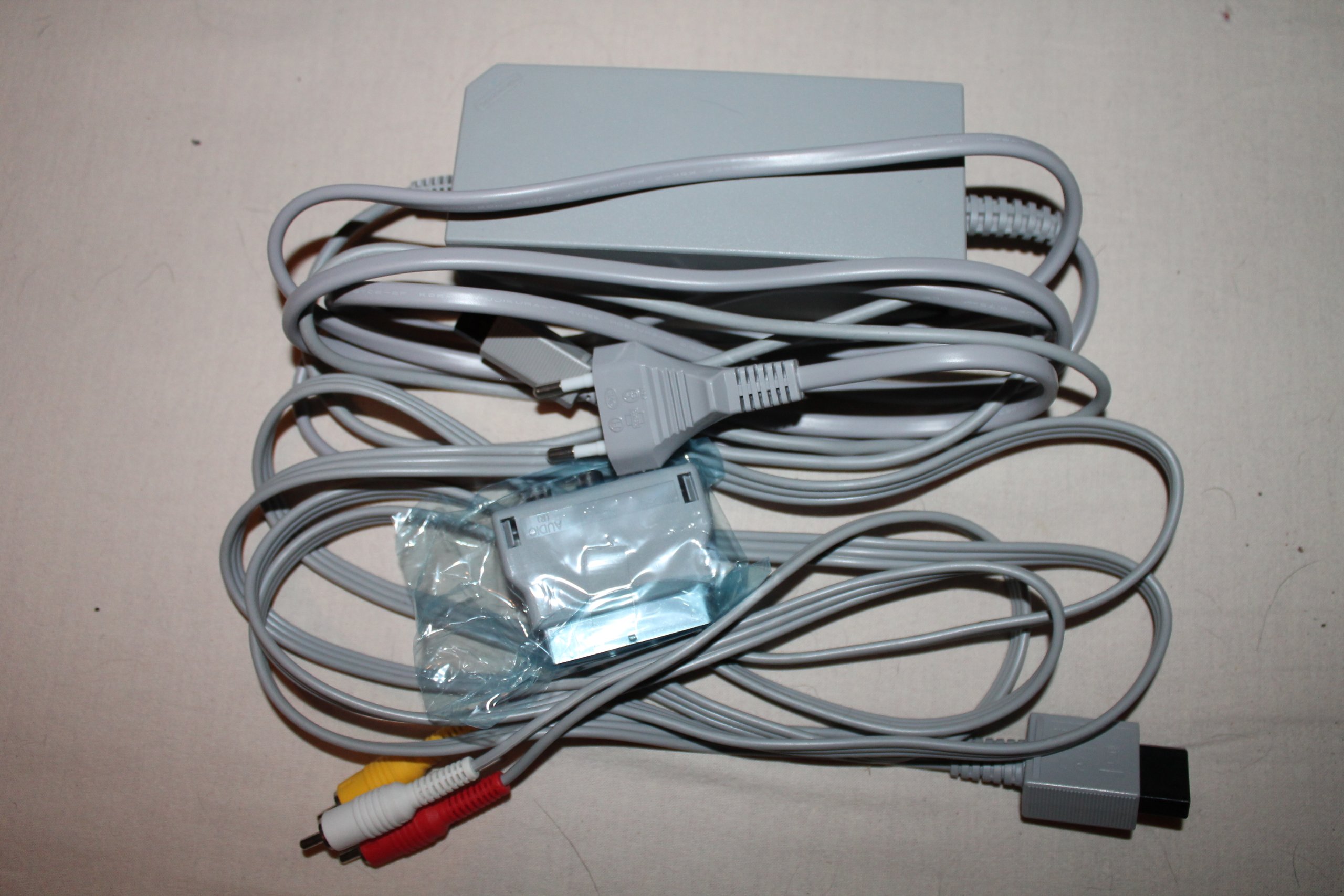 Console Wii noire + Wii Sports + Wii Sports Resort + Télécommande Wii Plus noire