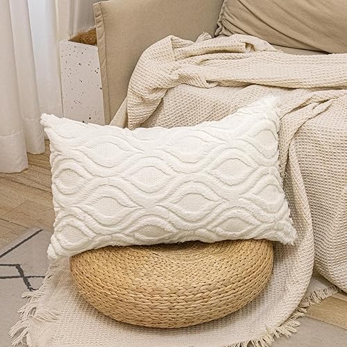 JoraLion Fundas de almohada lumbar bohemias de 14 x 26 pulgadas, lana sintética de felpa, color beige crema, funda de almohada lujosa y suave,
