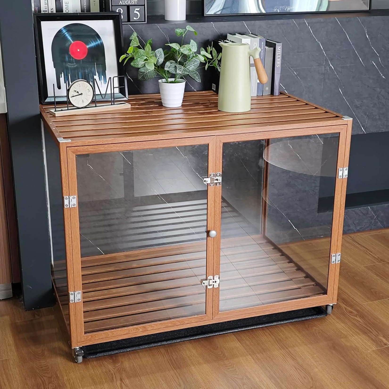 Meuble Cage Chien Intérieur Transparent: 76x58.5x66.5cm Caisse pour Petit Chien en Verre Trempé avec Cadre en Alliage d'Aluminium sur Roulette - Cages Chiens avec 3 Porte et Plateau Amovible