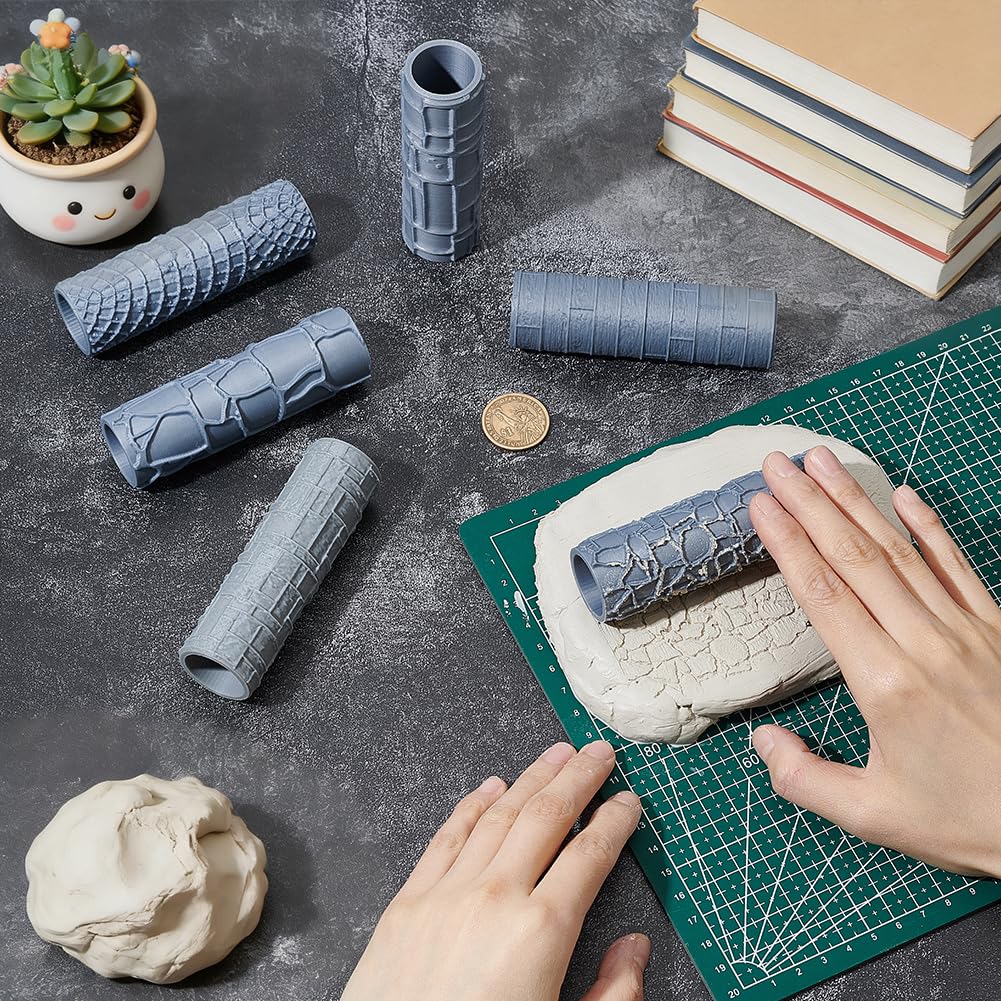 OLYCRAFT 6 Stück Textur Roller 6 Muster 3D gedruckte Miniatur Roller Set Ton TexturRoller RPG Zubehör Werkzeuge für Polymer Clay Modellierung Schlachtfeldmatte Miniaturen Tischplatte Töpferei