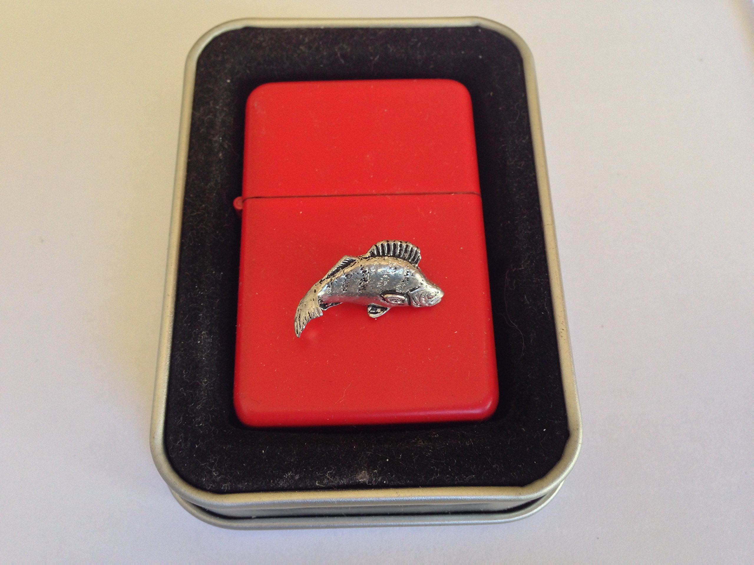 Briquet à essence rouge et emblème F4 le cadeau coupe-vent parfait pour les passionnés - 2