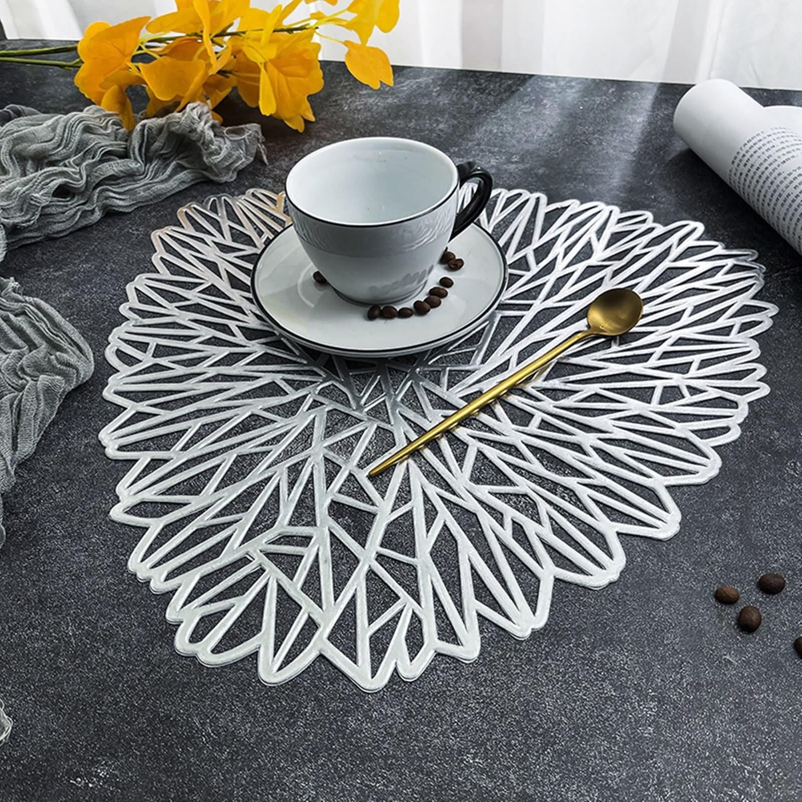 Placemats Table, zestaw 8 podkładek 38 x 39 cm pusty nieregularny arkusz PCW srebrny