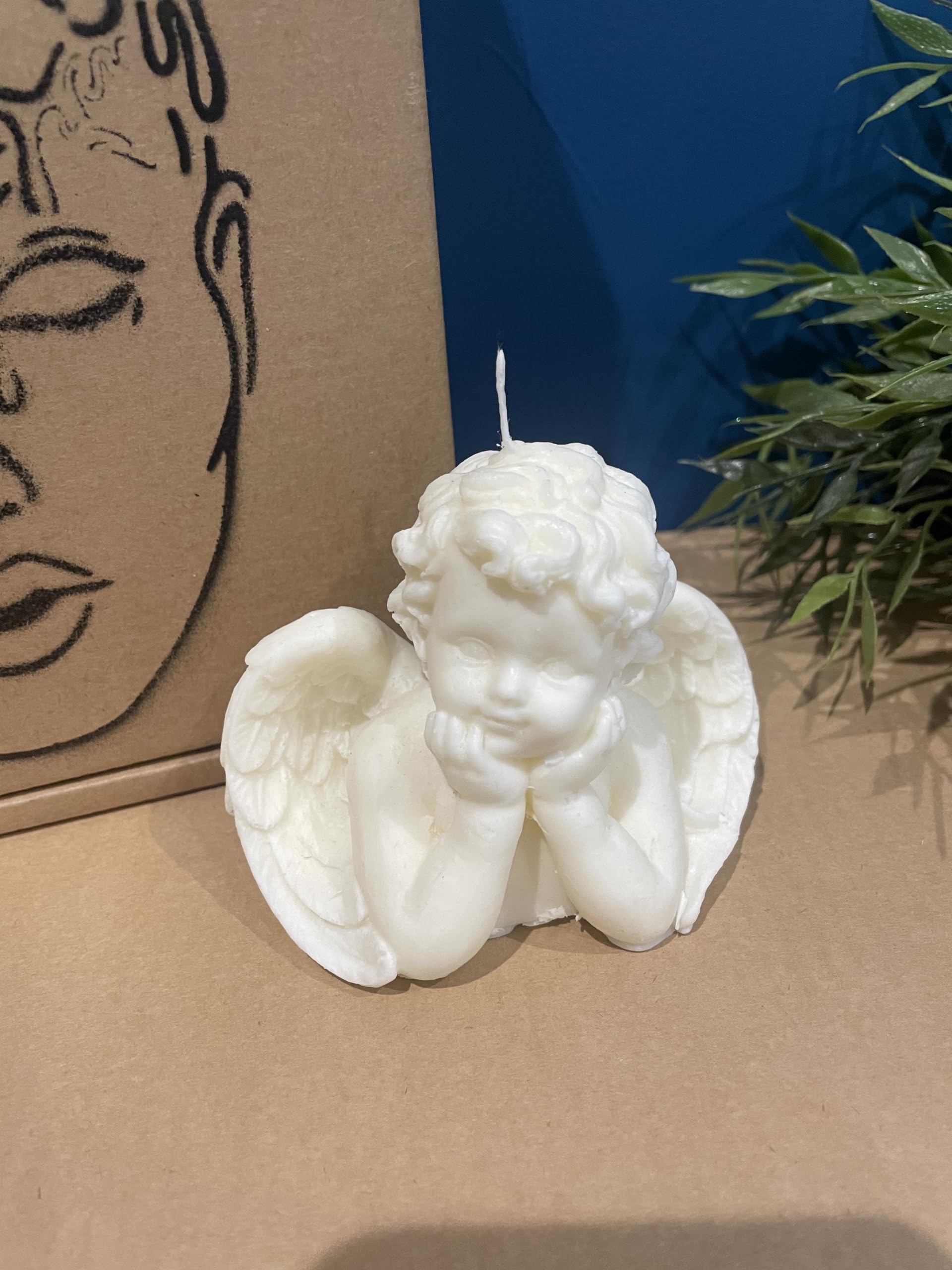 Mabel & Ivy Men's Two Arms Resting On Chin Cherub Angel Candle Natural Soy Wax & Coconut Blend - Cherub Fe (Vanilla)