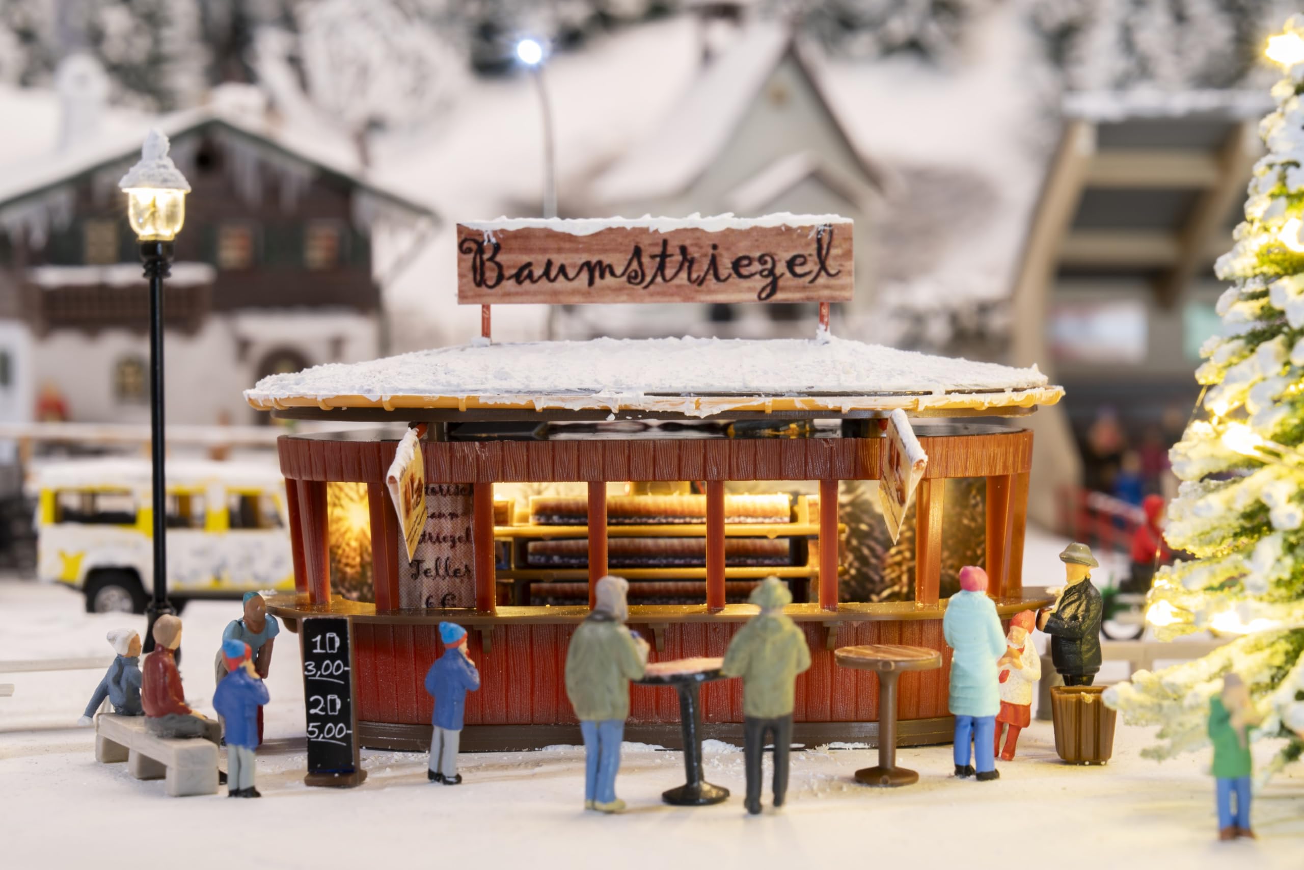 FALLER 134006-2 Weihnachtsmarktbuden mit beleuchtetem Weihnachtsbaum -