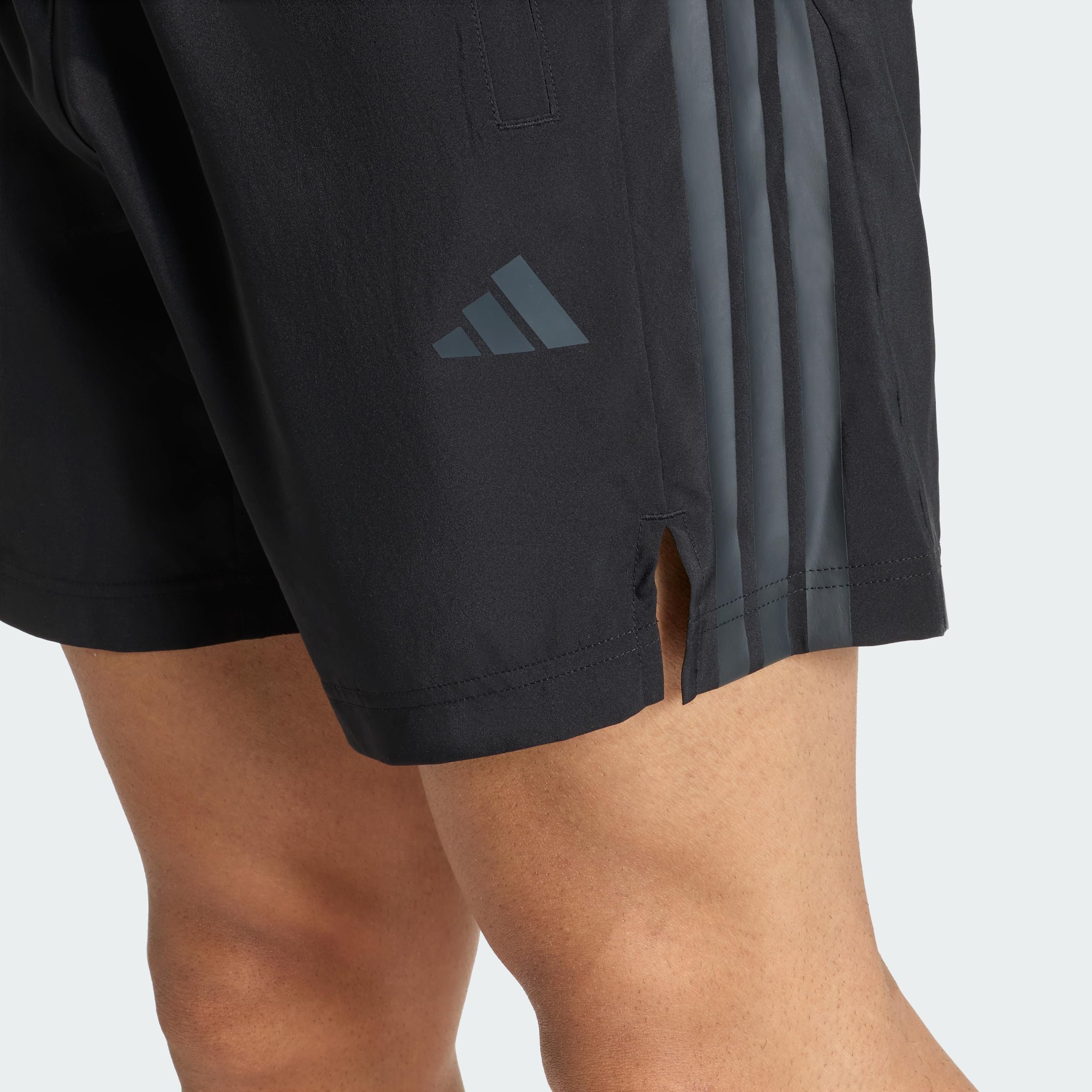adidas Men's PANTALÓN Corto DE Entrenamiento Tech Essentials 3 Stripes