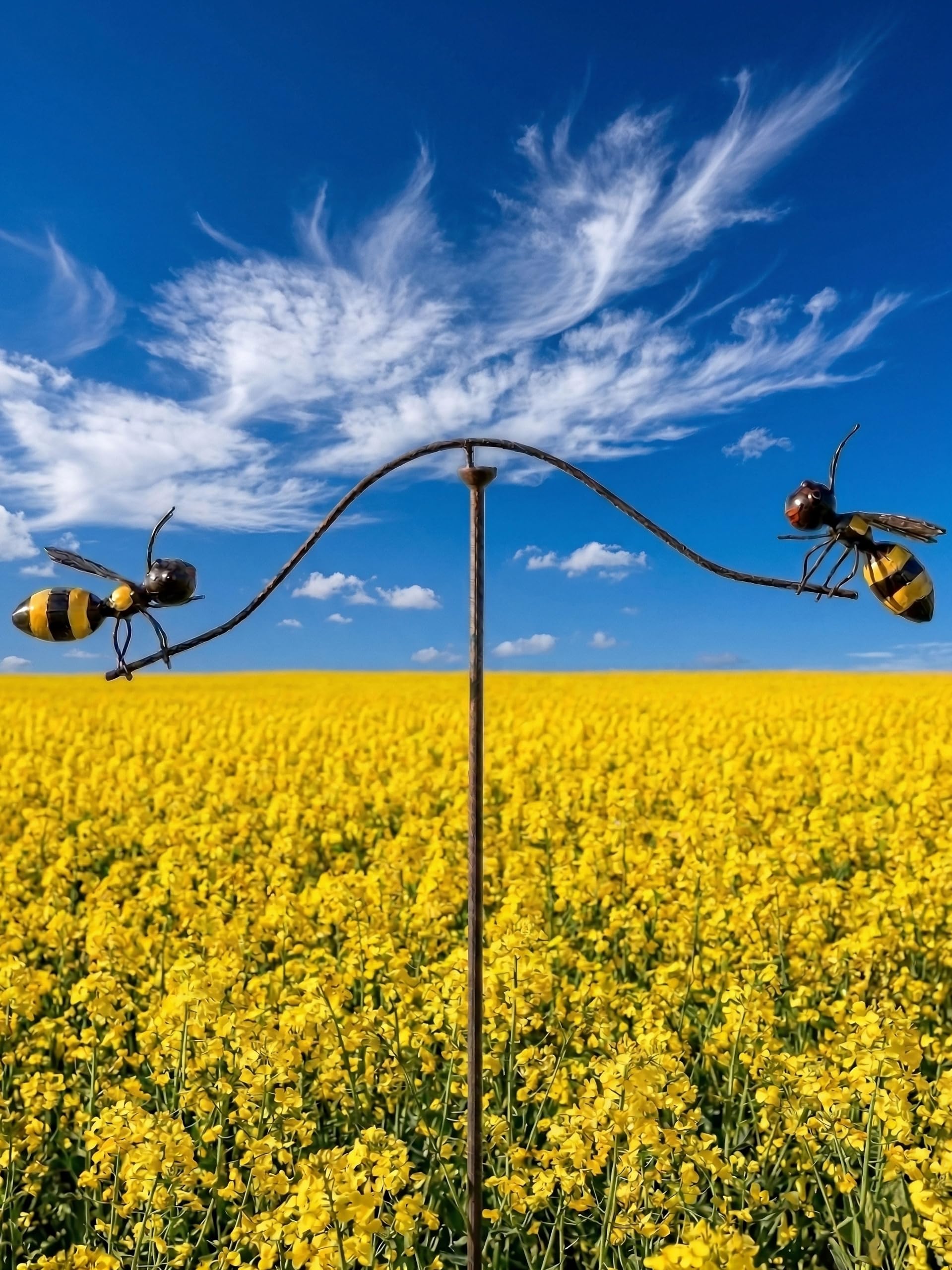 Pommerntraum ®| Windspiel Gartenwindspiel Bienenwindspiel Metallwindspiel | Gartenstecker Insekten Windpendel Gartendeko Gartenmobile Bienendeko Windspinner Balkondeko Tierdeko (VERLIEBTE BIENEN)