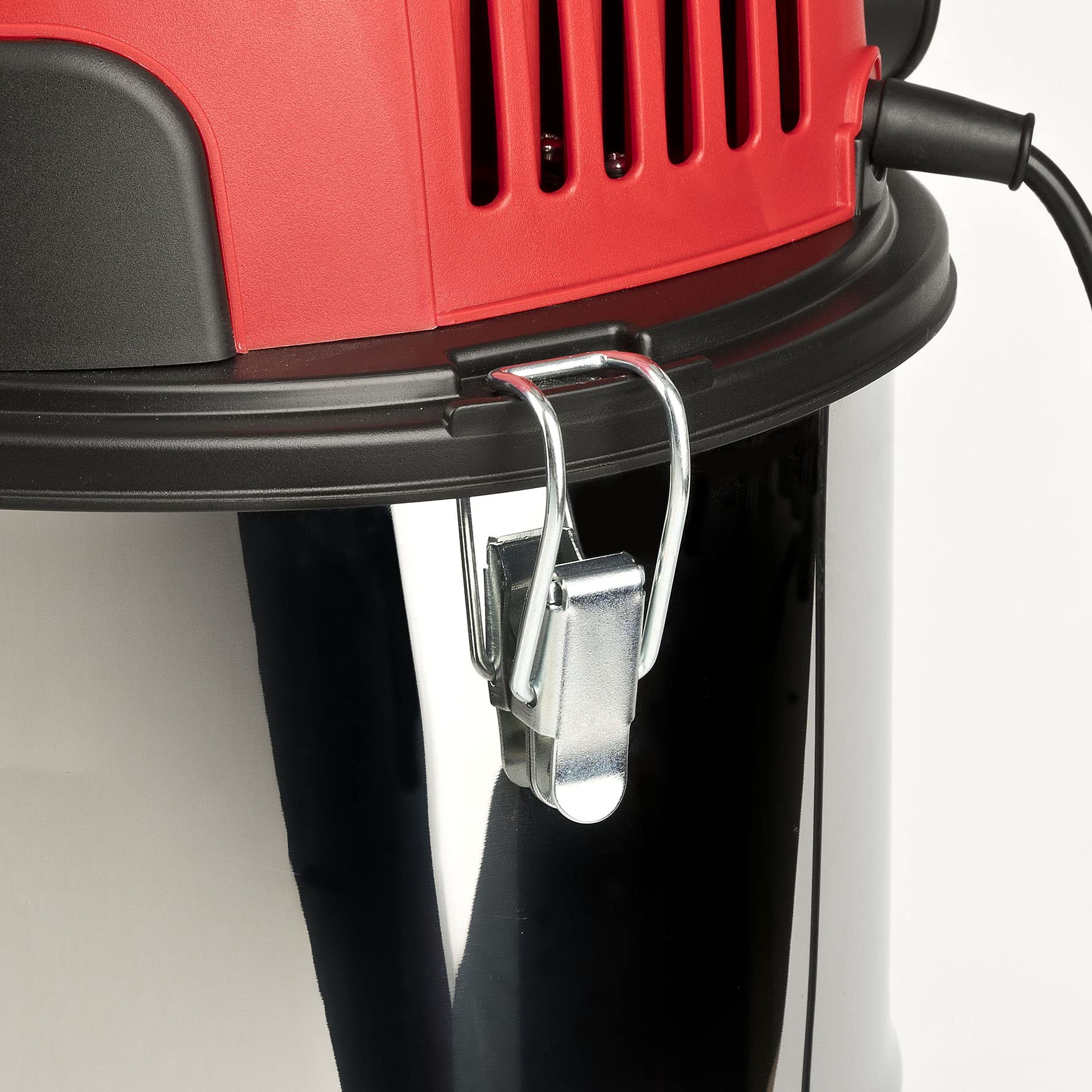 Girmi AP45 Bidone Aspira Solidi e Liquidi INOX, Capacità 15 Litri, Wet&Dry, 1000 Watt, Alta Forza Aspirante 16 kPa, Filtro in tessuto, Accessori inclusi, Rosso/Nero