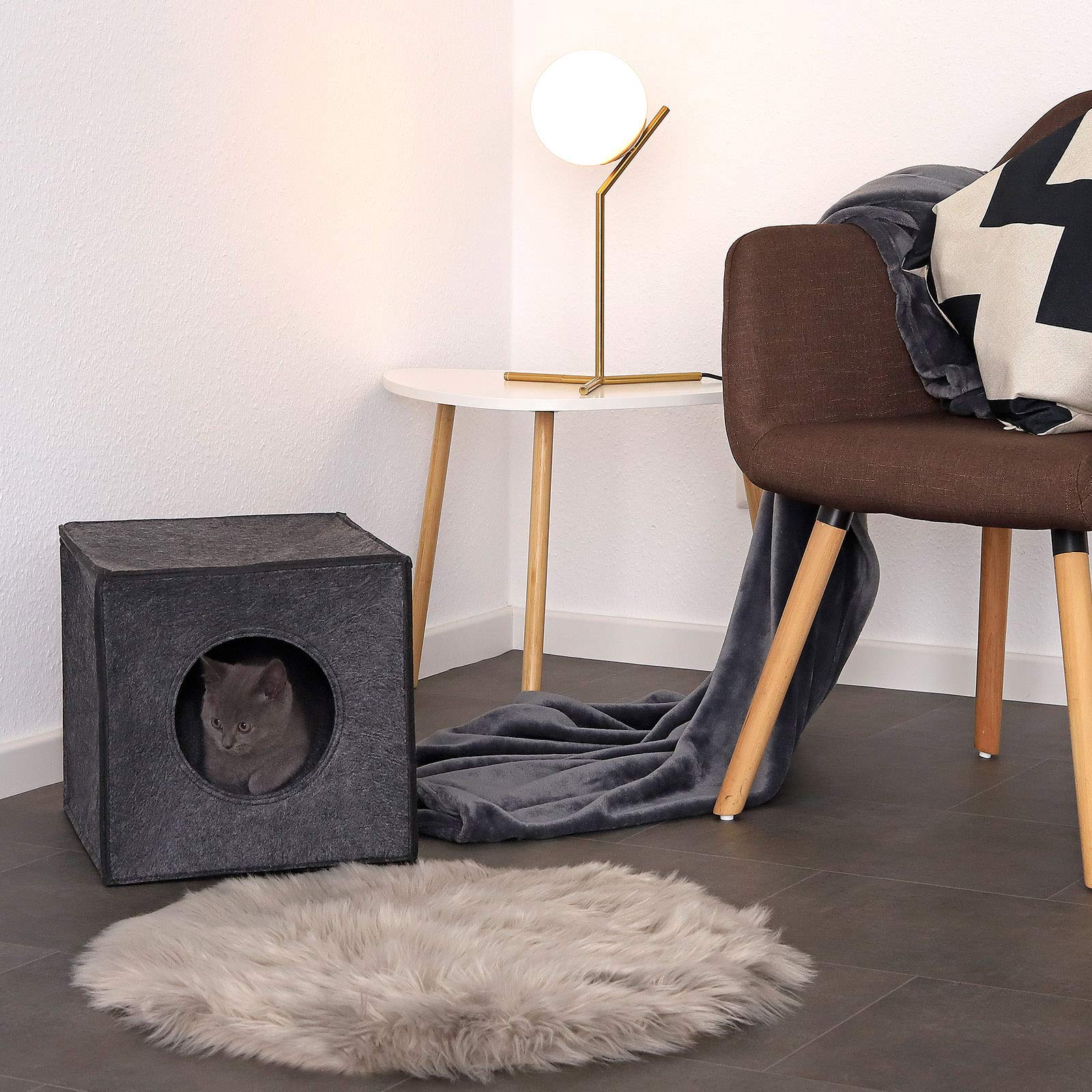 lionto Caverne pour Chats en Feutre Robuste adaptée aux systèmes de rayonnage, 33x37x33 cm, lit pour Chats Pliable en Forme de Cube, Niche avec Coussin Confortable, Gris foncé