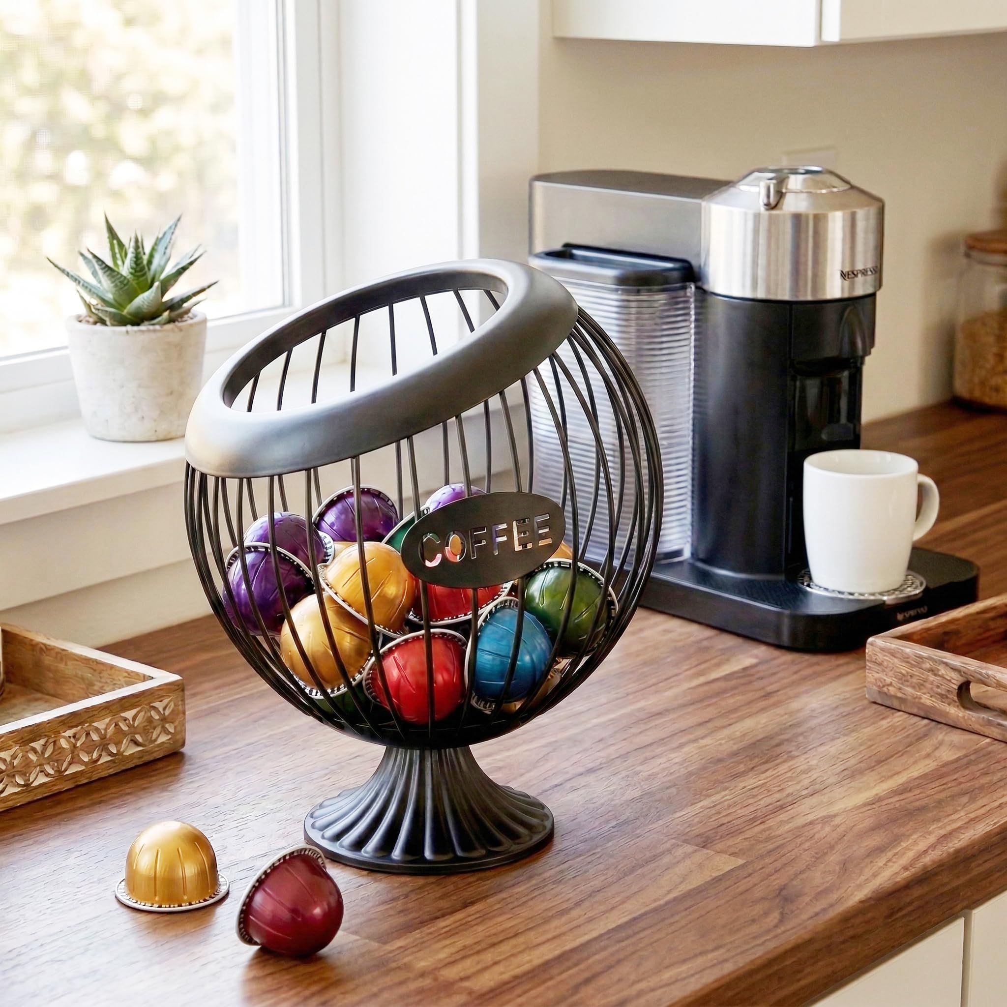 AIYICIII Grand support de dosettes de café avec base – Organiseur Keurig K-Cup et Nespresso Vertuo de grande capacité, rangement de dosettes de café en métal, accessoires et décoration de bar à café