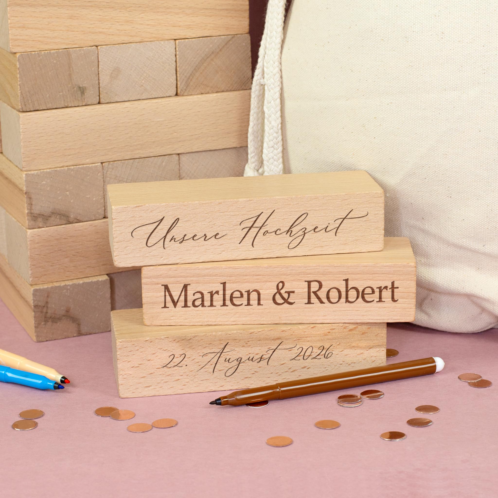 Herz & Heim® XXL Jenga Wackelturm Hochzeitsgeschenk – Gästebuch aus Holz personalisiert mit Gravur der Namen & Datum mit Geschenksack aus Baumwolle – Brautpaar Geschenk Hochzeit
