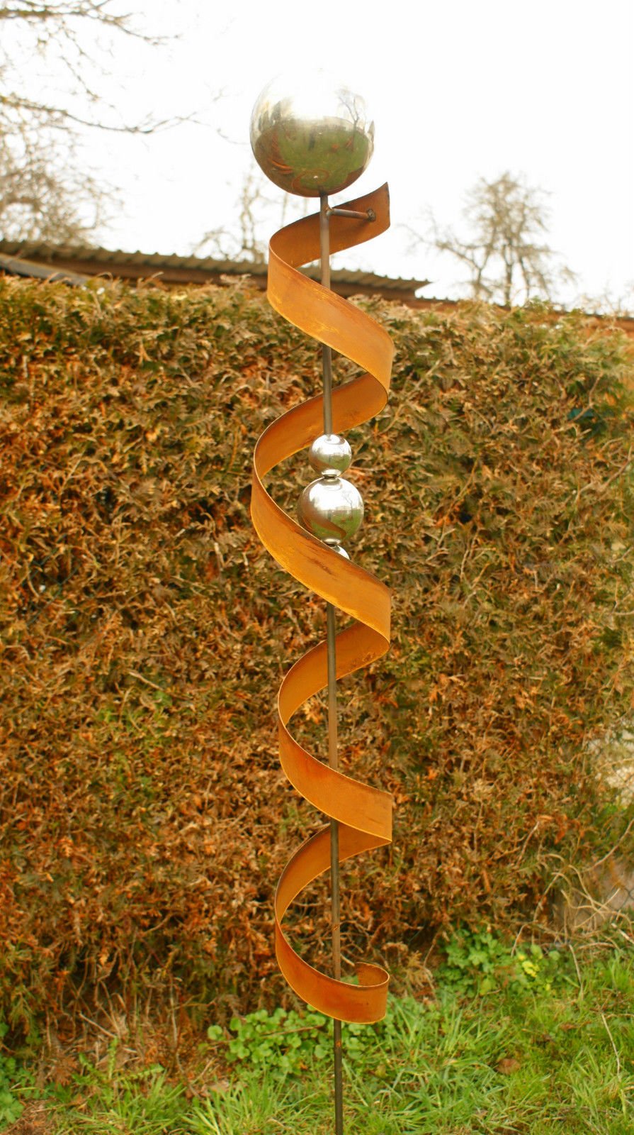 Gartendeko mit 4 Edelstahlkugeln, Handgemachter Rost-Skulptur Geschenkidee