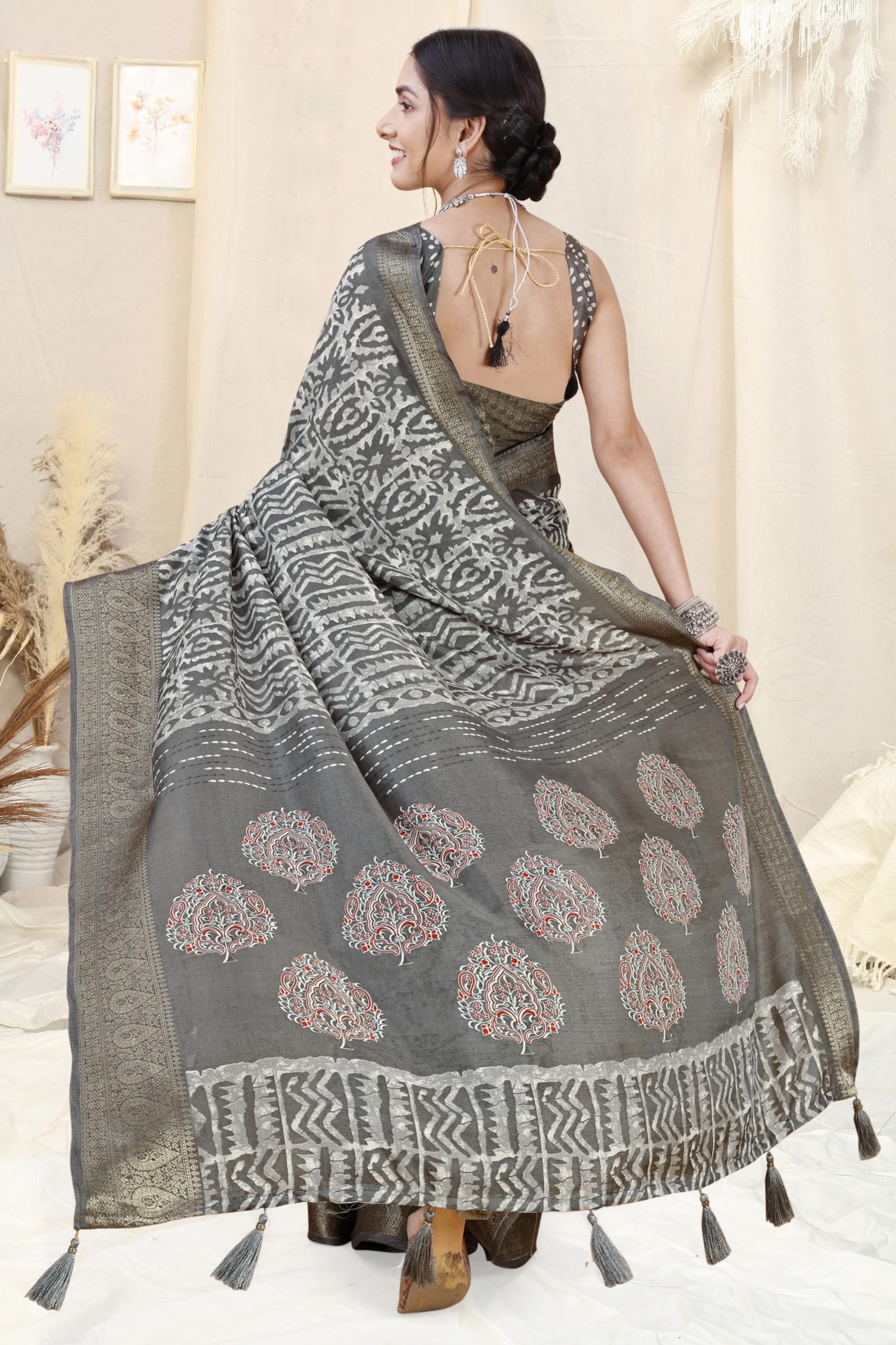 MIRCHI FASHION Women Dola Silk Batik Printed Saree with Blouse Piece (39948 - Grey, Off White) - Image 3 thumbnail