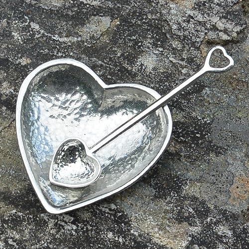 Miniatura 4 de Pimienta o sal en forma de corazón y cuchara, hecha a mano por William Sturt en peltre sin plomo, Peltre