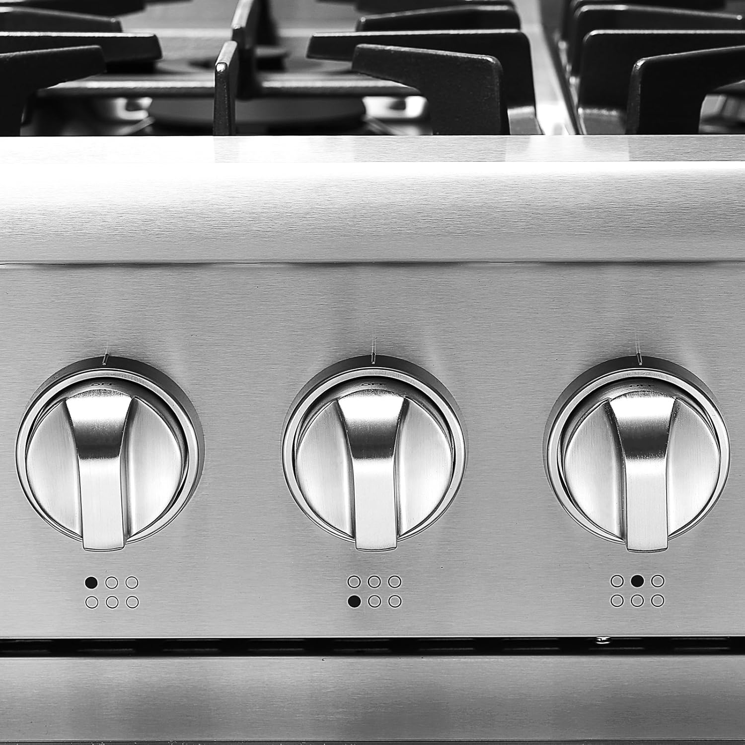 Внатрешност view of the Thor Kitchen HRD3606U oven with racks