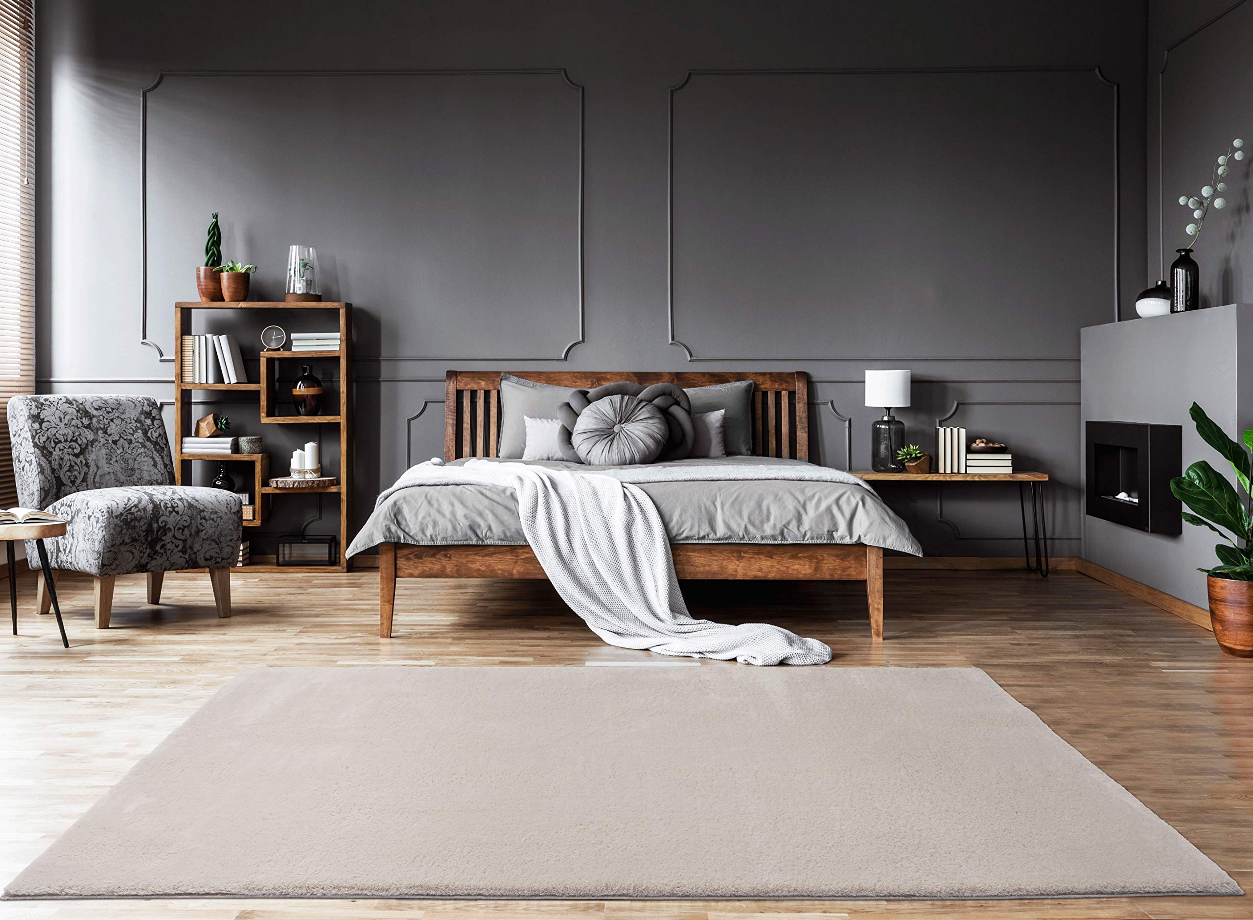 Alfombra Bella para decorar un dormitorio acogedor con pelaje sintético beige de 60x90 cm