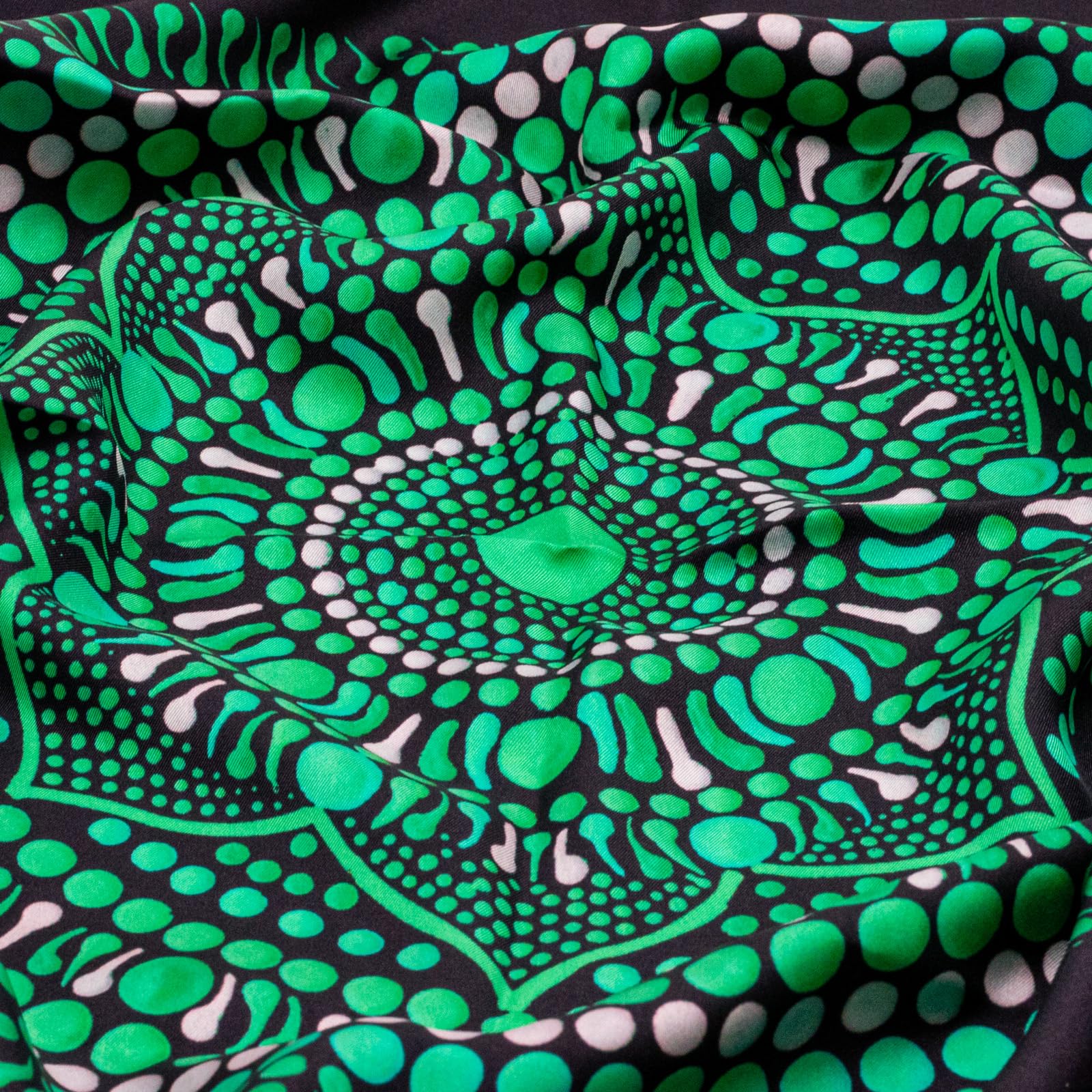 Seta Sole – Foulard in 100% Seta Made in Italy 70x70 cm – Mandala Disegnato a Mano – Sciarpa Quadrata Elegante Donna, Accessorio Moda Artigianale Lago di Como