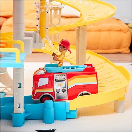 Miniatura 6 de Disney Junior Firebuds Estación de bomberos con luces, sonidos, juguete de camión de bomberos, figura de acción y lanzador de vehículos, juguetes