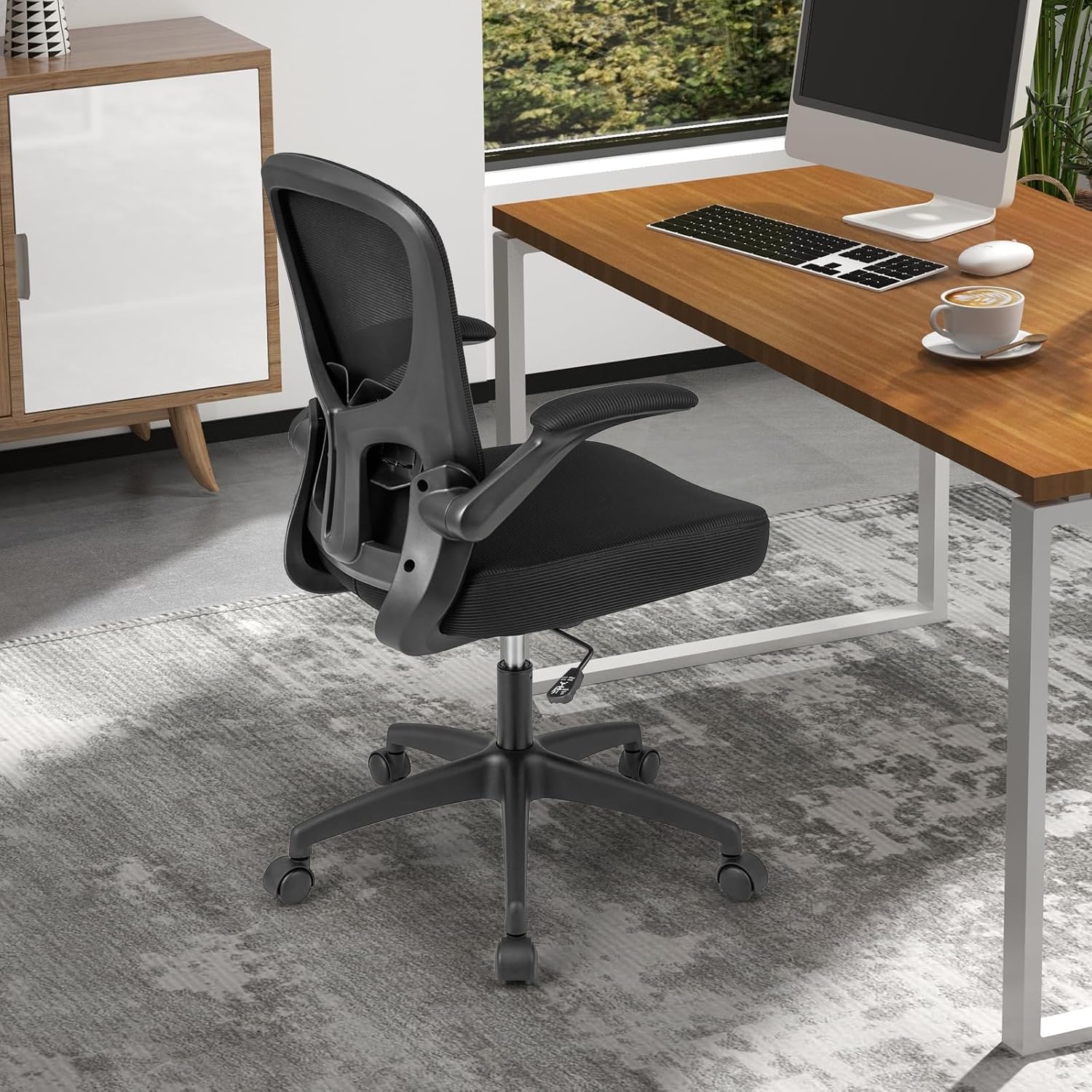 GIANTEX Silla de Oficina de Malla, Silla de Escritorio Ergonómica con Altura Ajustable, Reposabrazos Abatibles, Soporte Lumbar y Cojín de Esponja Suave, con Ruedas, para Dormitorio, Oficina