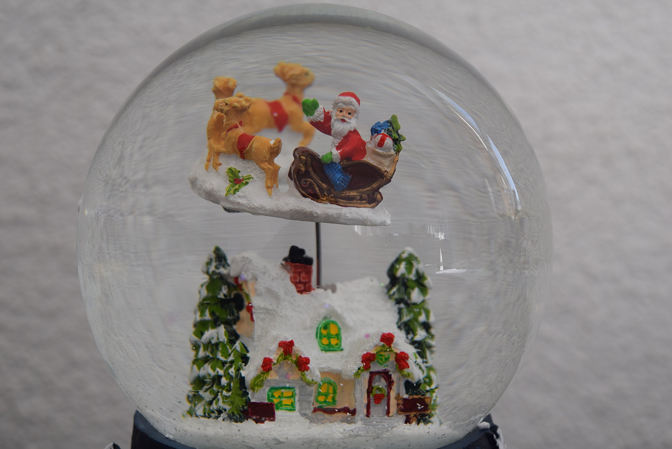Dekohelden24 Bola de Nieve XXL con rotación, remolinos de Nieve y Sonido, Dimensiones H/B/Ø Bola: Aprox. 19,5 x 13,5 cm/Ø 12 cm.
