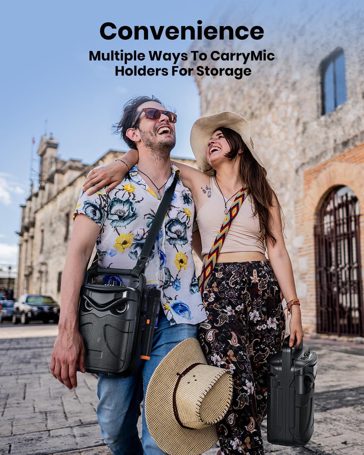 Folk, der bærer Moukey MPS3 karaokemaskinen