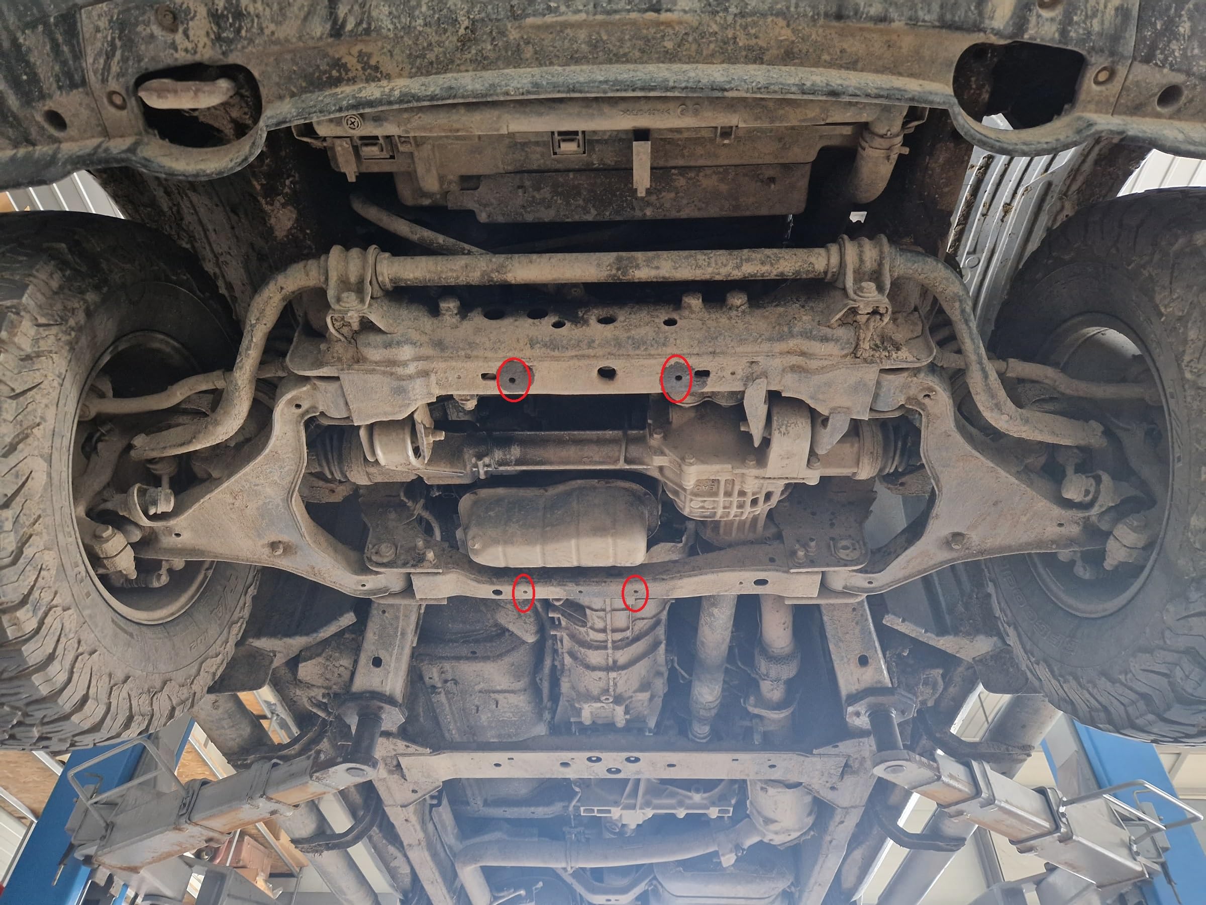 Protección metálica bajo motor compatible con Nissan Pathfinder - (2005-2015)
