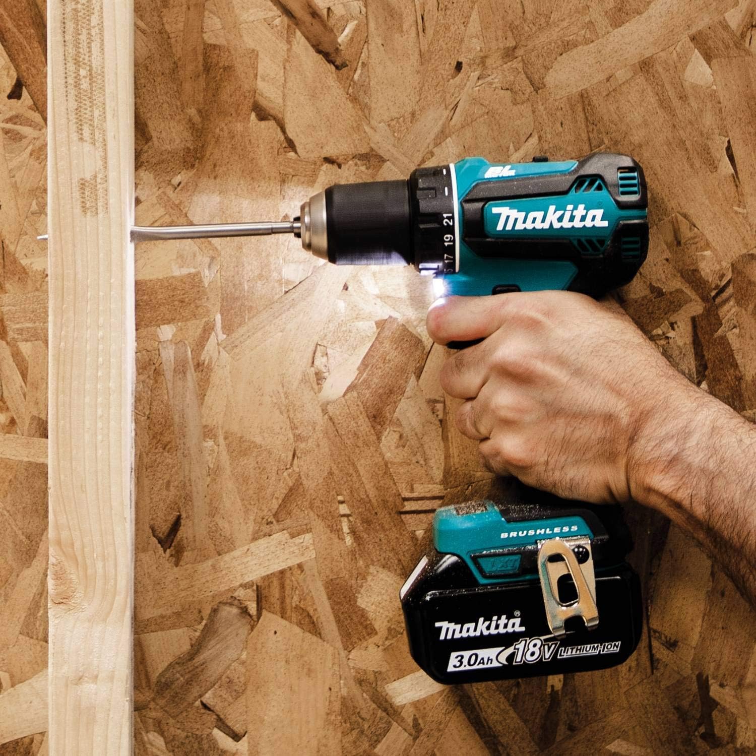 Makita XFD131-R 18V LXT Brushless Lithium-Ion 1/2 in. Cordless Drill/Driver Kit (3 Ah) (Renewed)