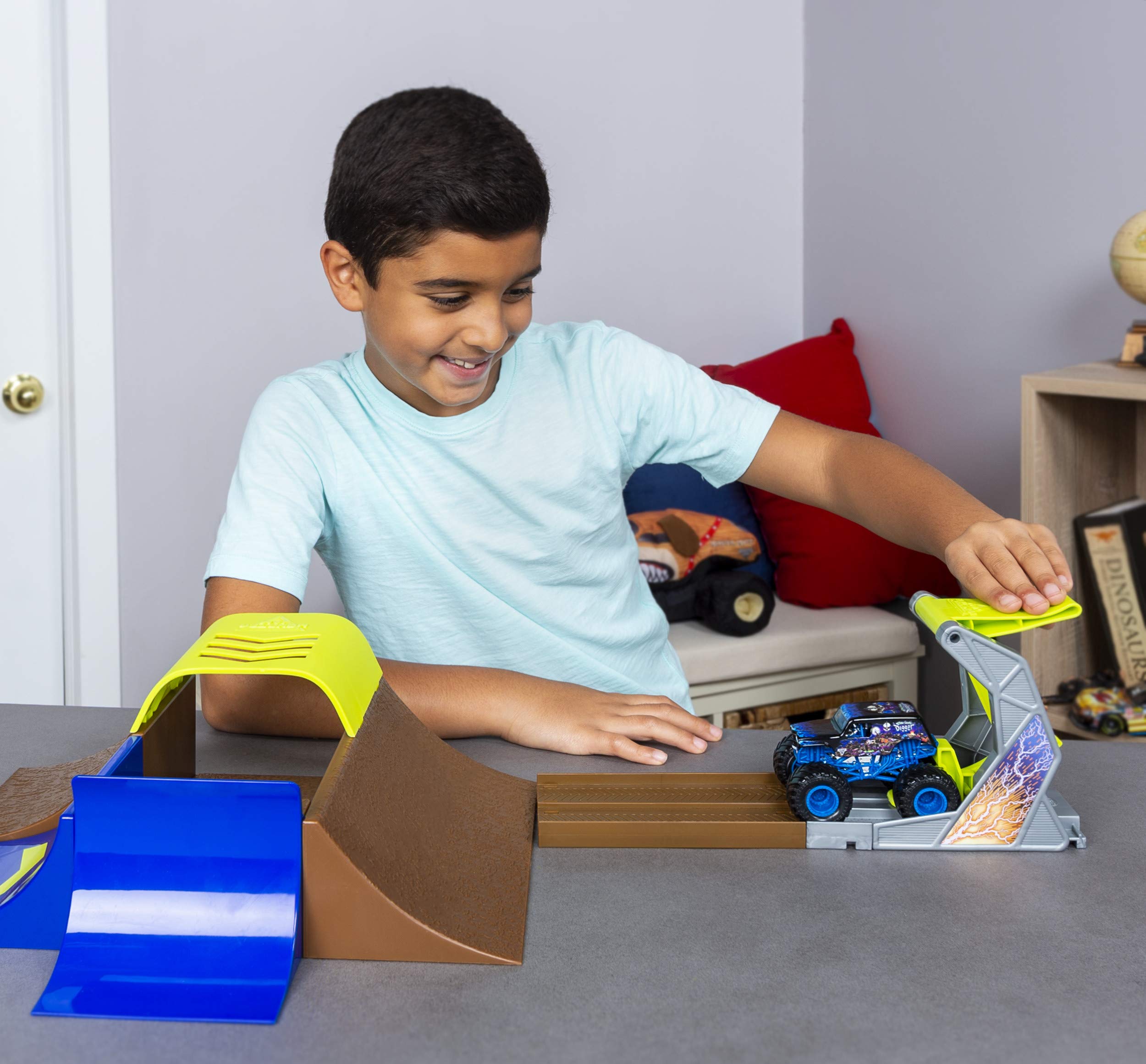 monster jam champ ramp freestyle playset