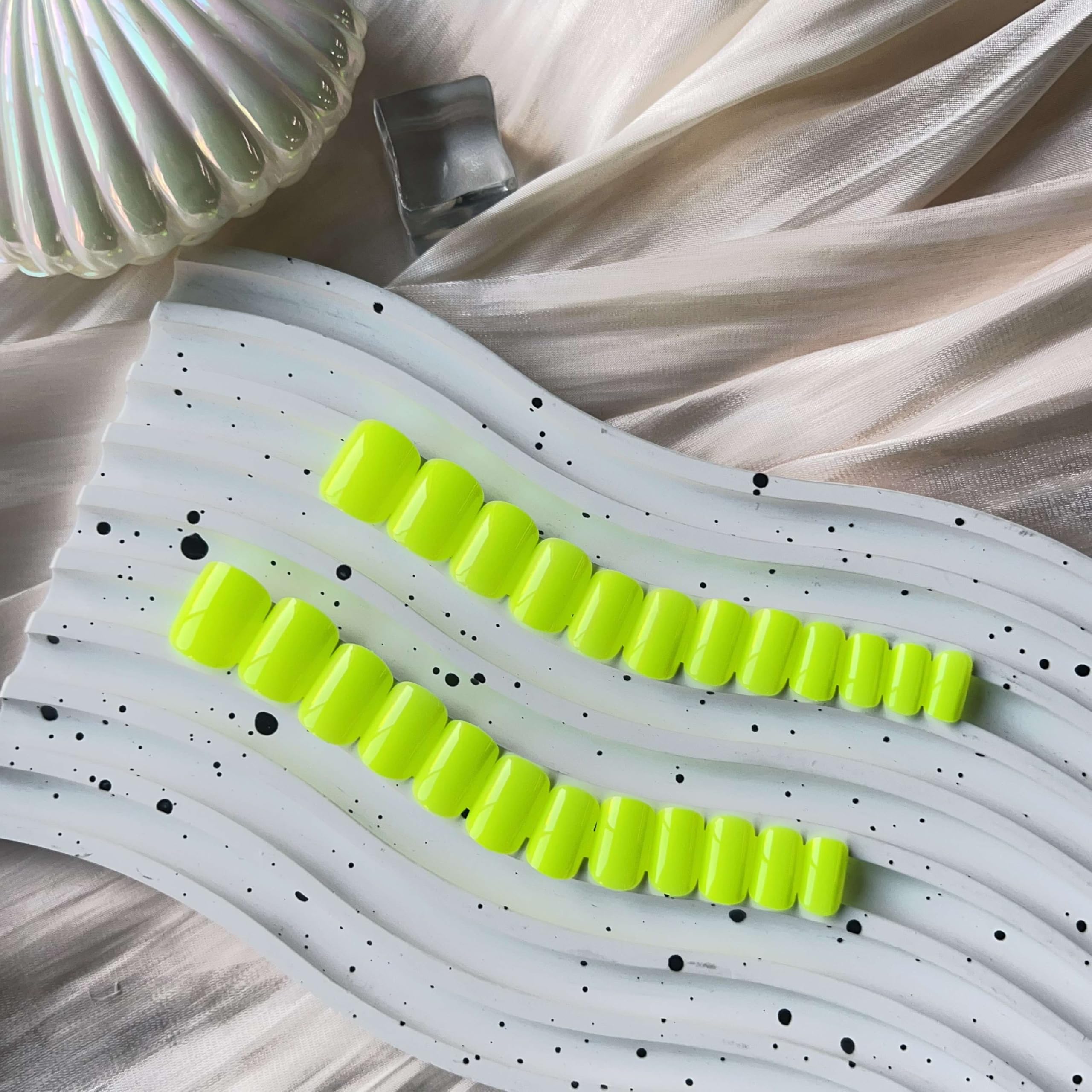SXVME Neon Green Press on Nails Short Square Acrylic Short False Nails Coffin Natural Acrylic Fake Nails Set Elegant Solid Color Full Cover Glossy Gel Stick on Nail for Women Daily Wear 24 Pcs - Image 4