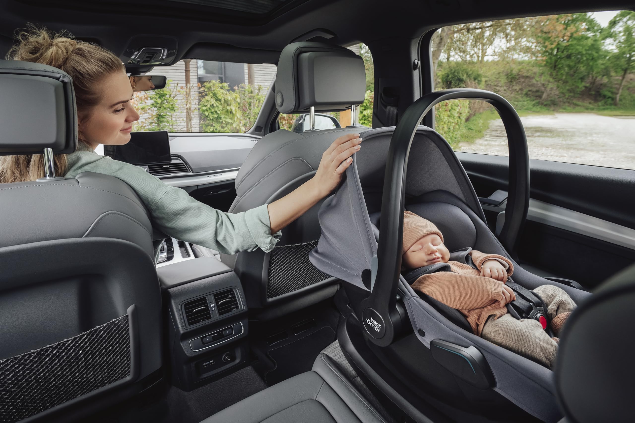 BRITAX RÖMER nosidełko BABY-SAFE CORE, fotelik samochodowy dla niemowląt od urodzenia do 83 cm (15 miesięcy), Midnight Grey