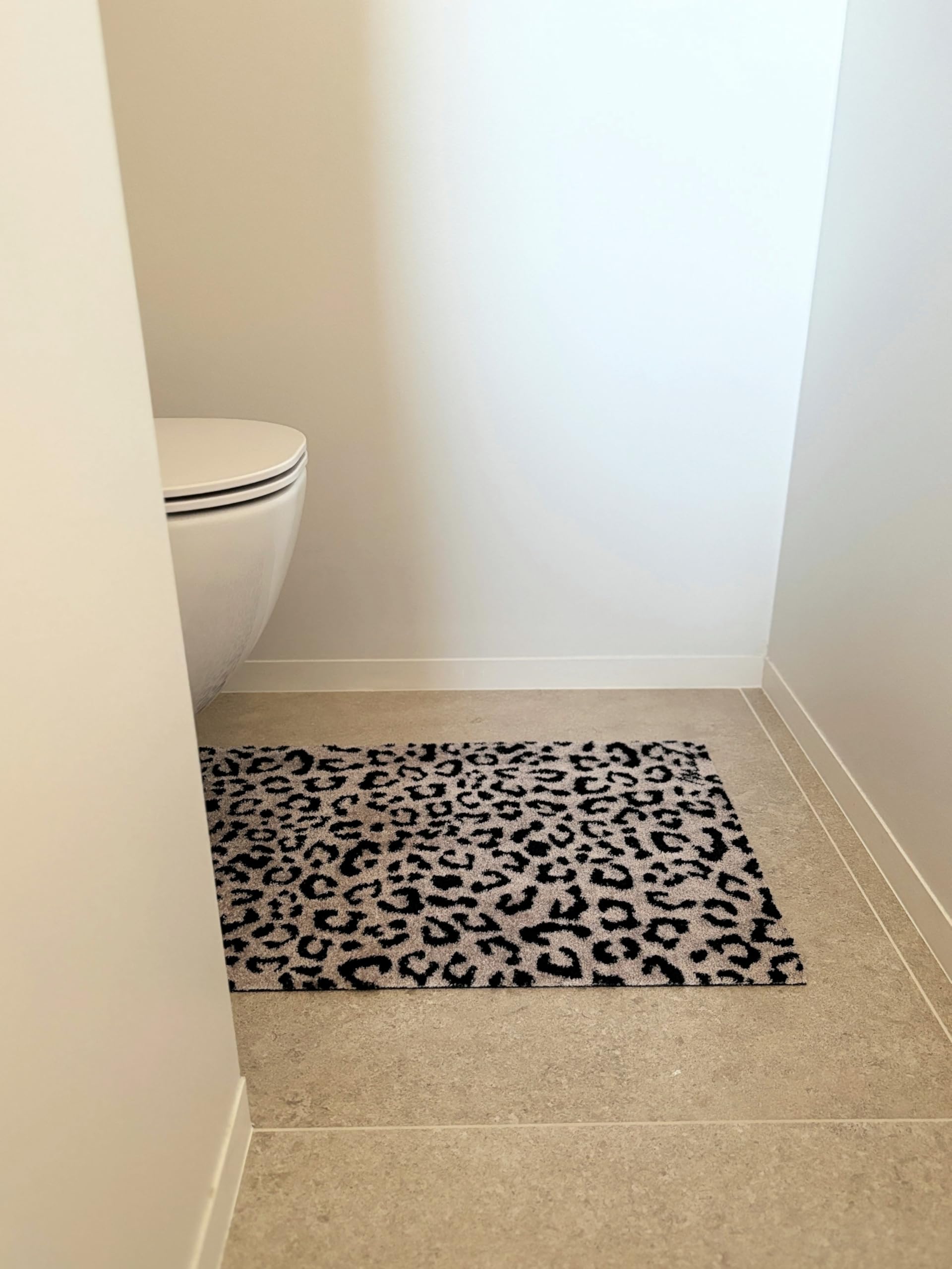 Mad about Mats Fußmatte für Innen, Animal Print Leopardenmuster geeignet als Türvorleger, Küchenteppich Badvorleger, passender Läufer Leoparden Design, Indoor, rutschfest und waschbar 50 x 75 cm