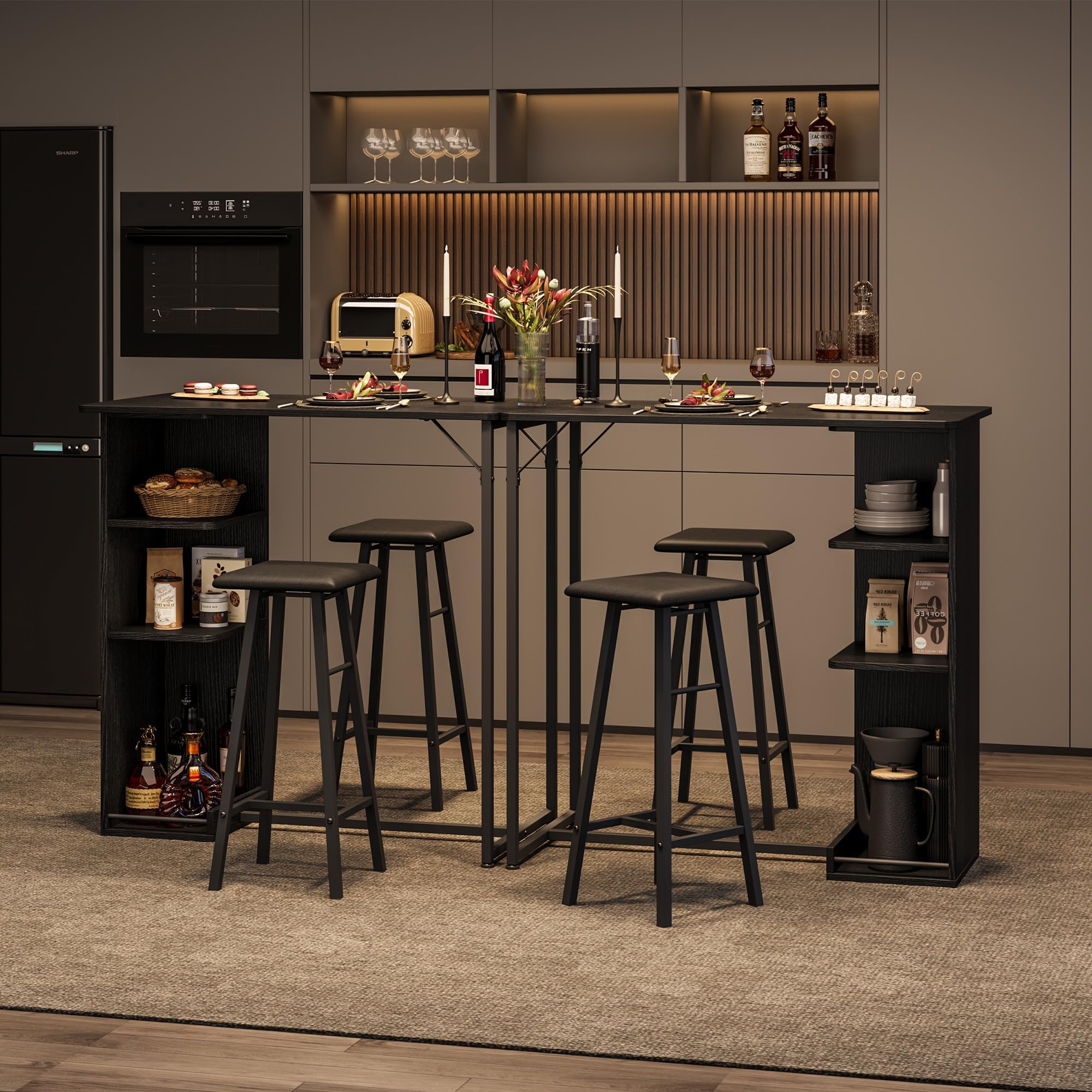 Garvee Conjunto de Bar Industrial 3 Piezas con 3 estantes – Mesa y 2 taburetes, Soporte para Copas – Ideal para Cocina o Comedor pequeño – Negro con Estructura y cojín Negros