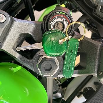 メガクチートのキーホルダーセット Amazon.co.jp: てるぼう＆甲冑ヘルメットキーホルダーセット