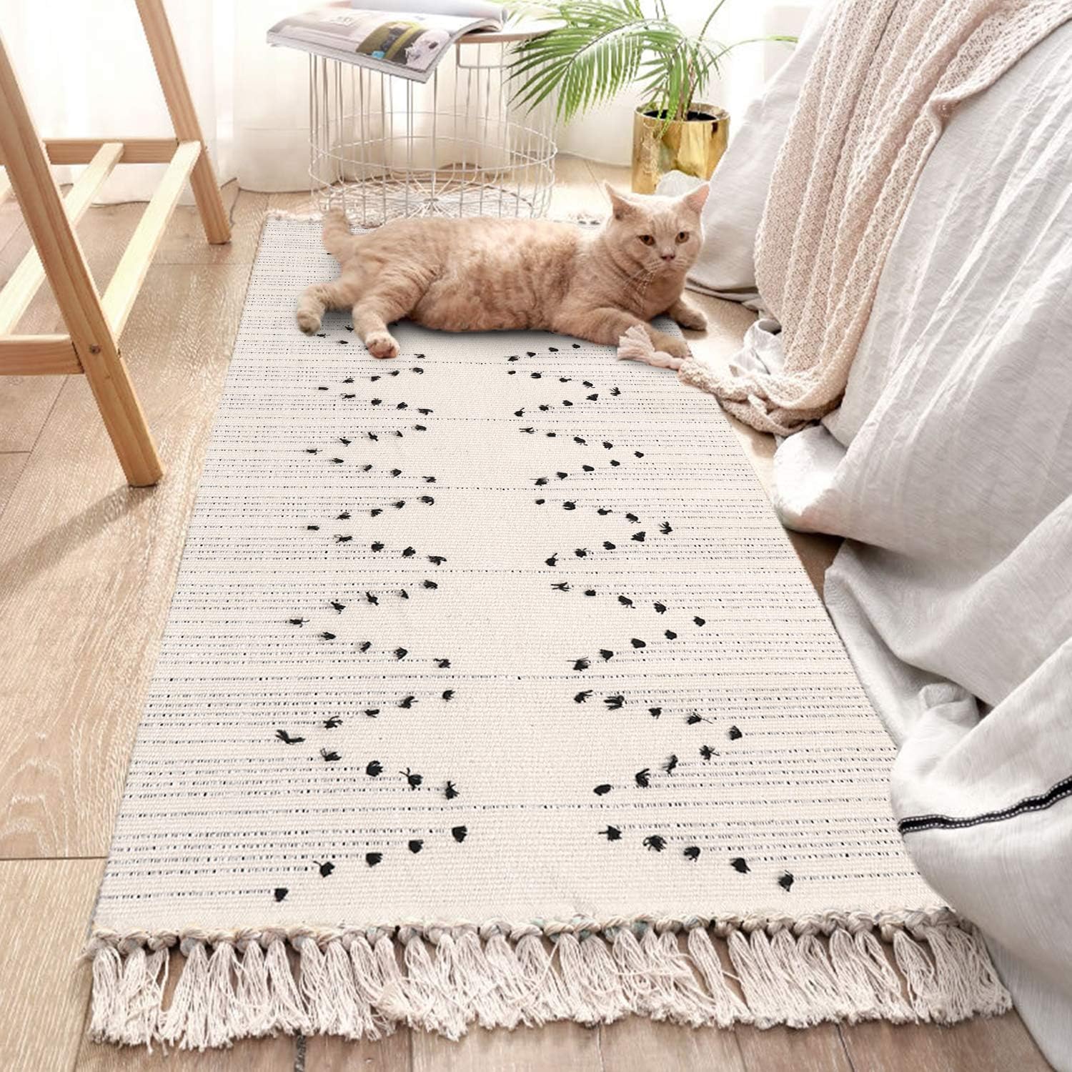 LEEVAN Boho Runner Rugs,2.3 ft x 5.3 ft Moroccan Geometric Cotton Area Rug Hand-Woven Chic Diamond Tassels Throw Kitchen Rugs Washable Vintage Tribal Floor Carpet for Bedroom Bathroom Hallway Porch