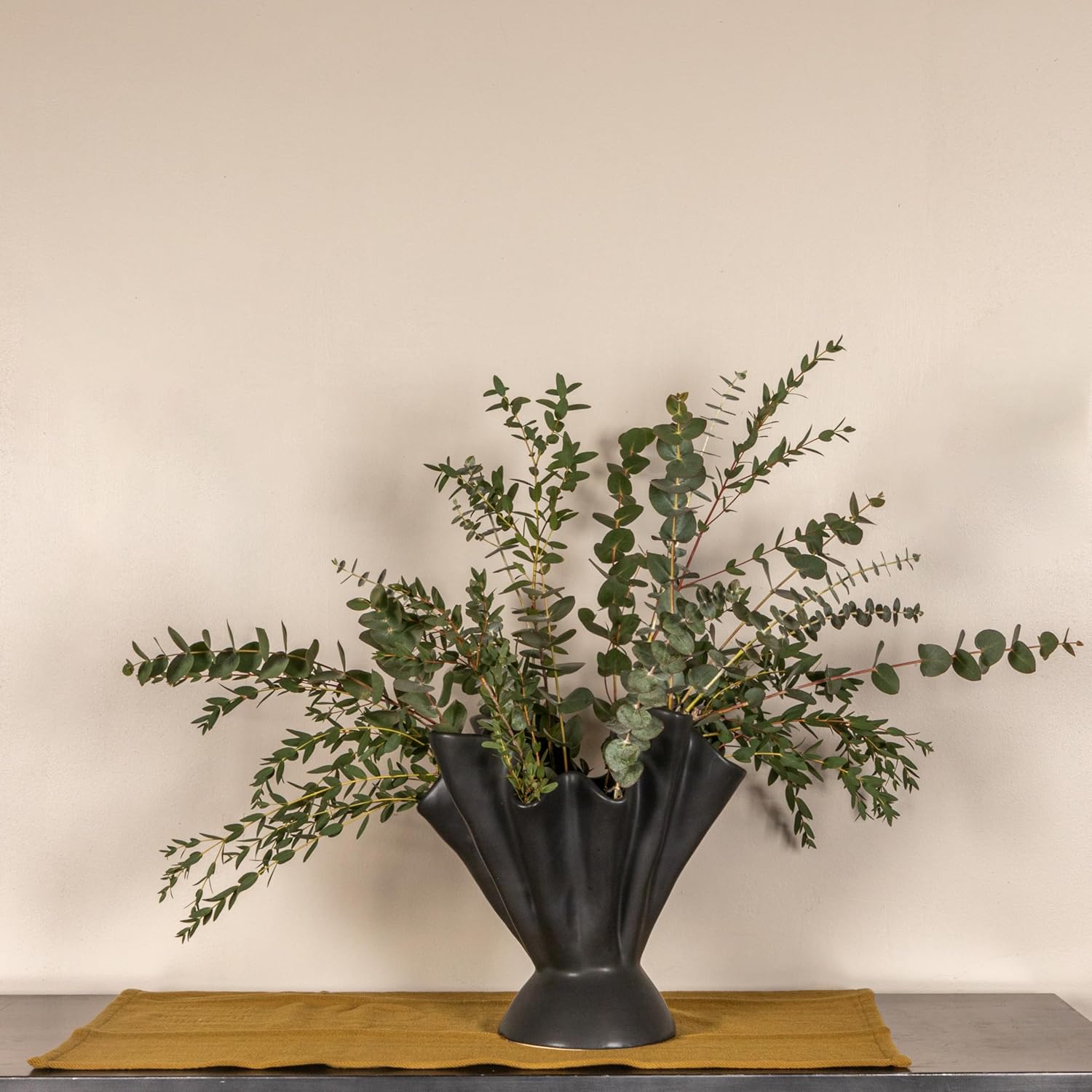 Bloomingville Stoneware Ruffled Vase with Reactive Glaze, Black