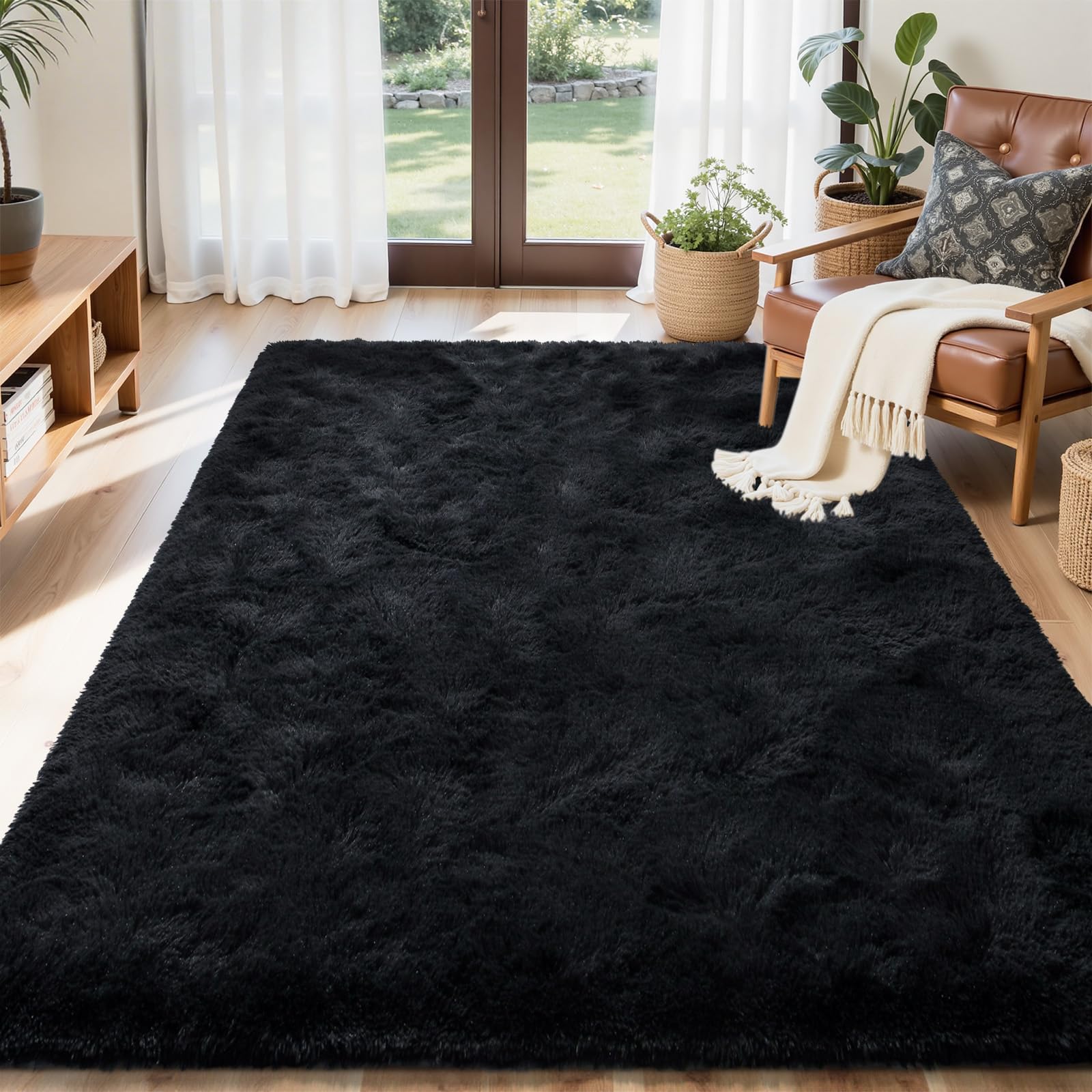 Tapis pelucheux noir anti-sol froid pour salon et chambre moderne