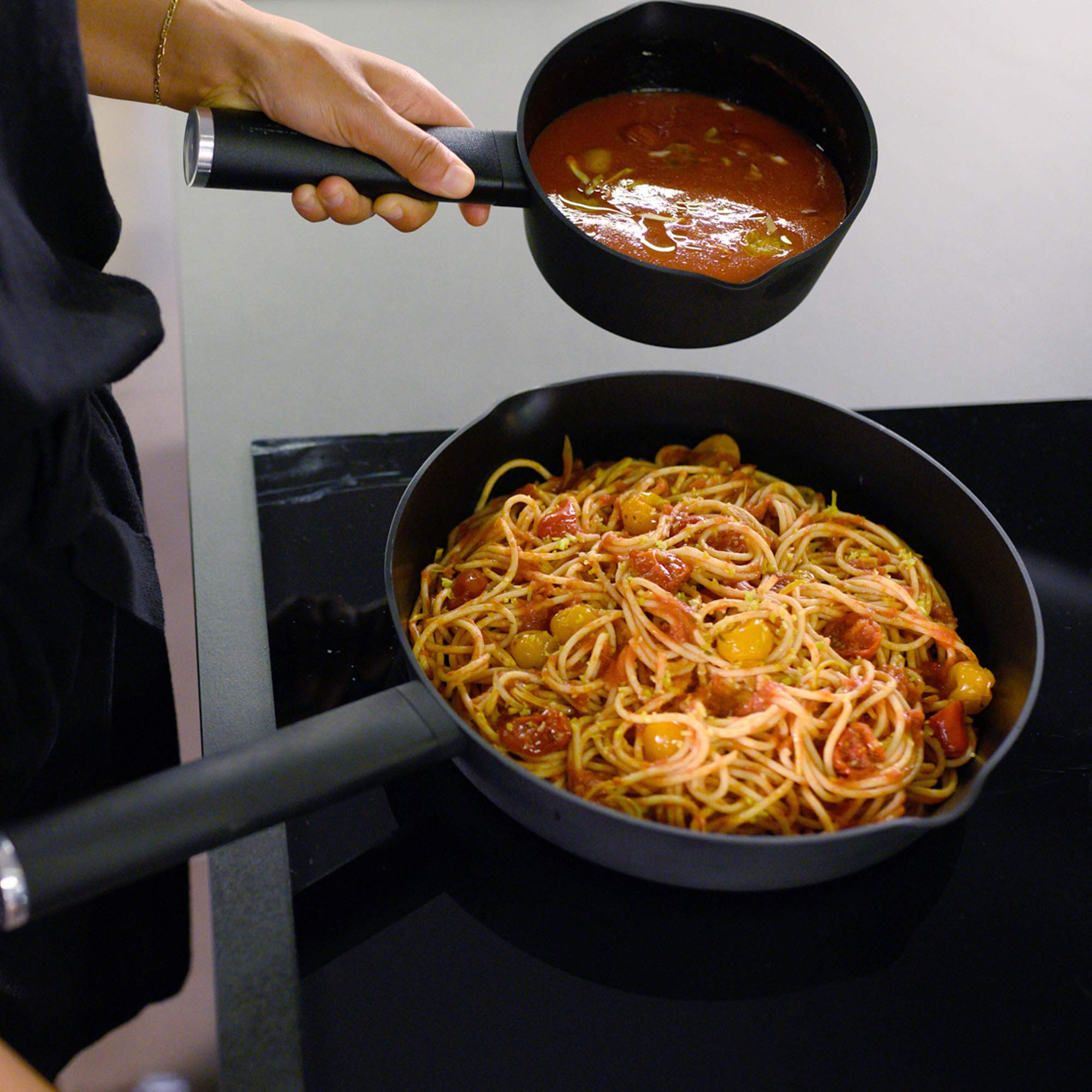 Amazon.co.jp: Guzzini グッチーニ 片手キャセロール ø 16cm COOKING