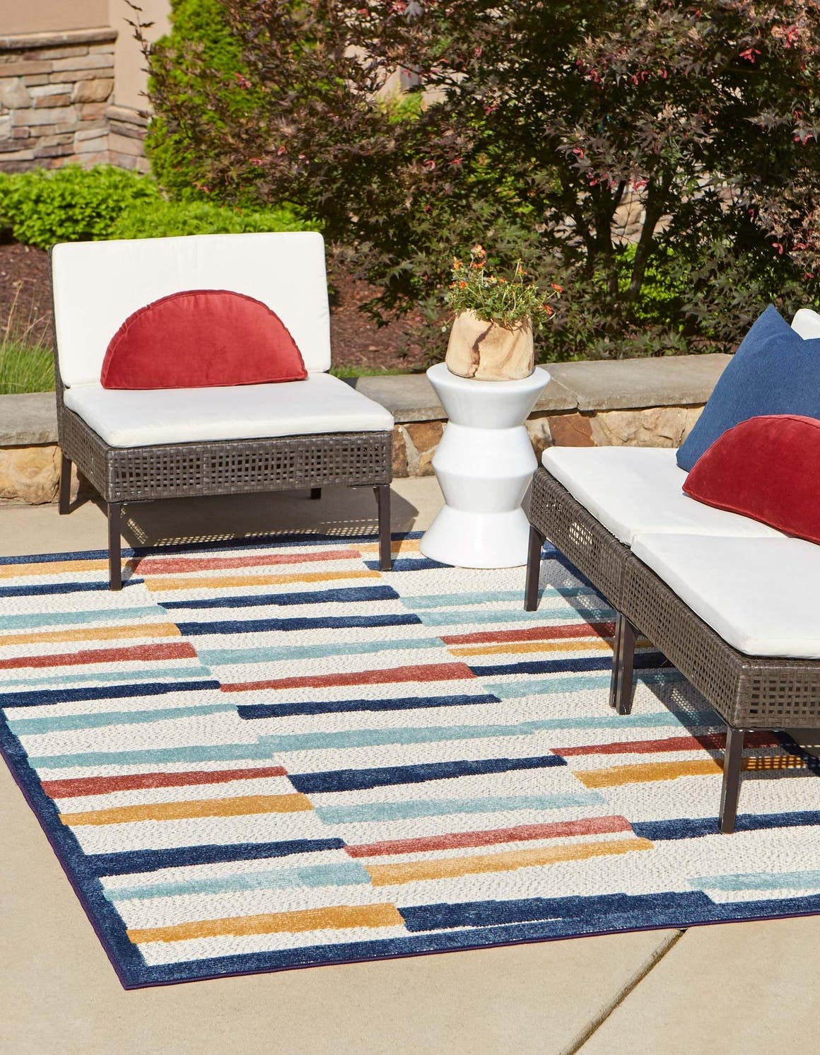 Unique Loom Belize Outdoor Collection Area Rug - Lamanai (7' 10" x 10' Rectangle, Ivory/ Navy Blue)